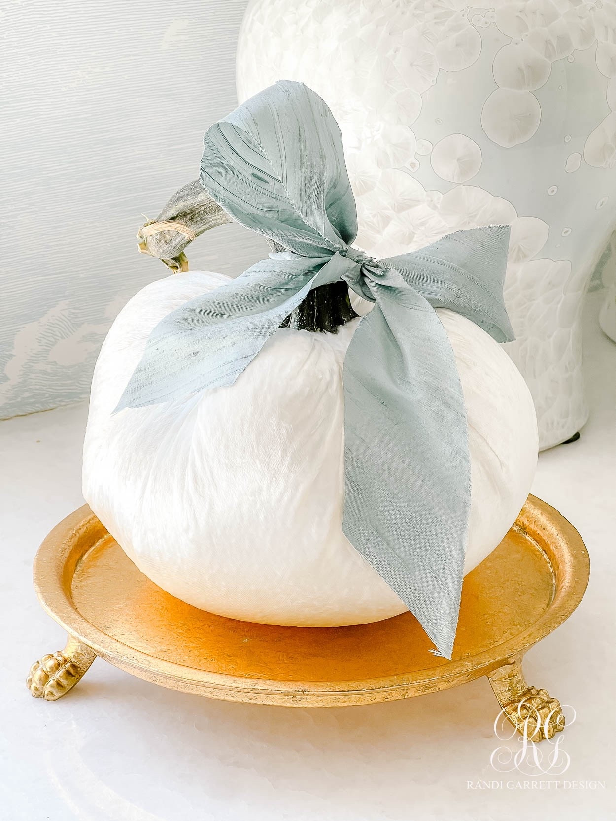 This gold claw foot dish is so intricate and looks beautiful on any countertop! ⭐️

#LTKSeasonal #LTKStyleTip #LTKHome