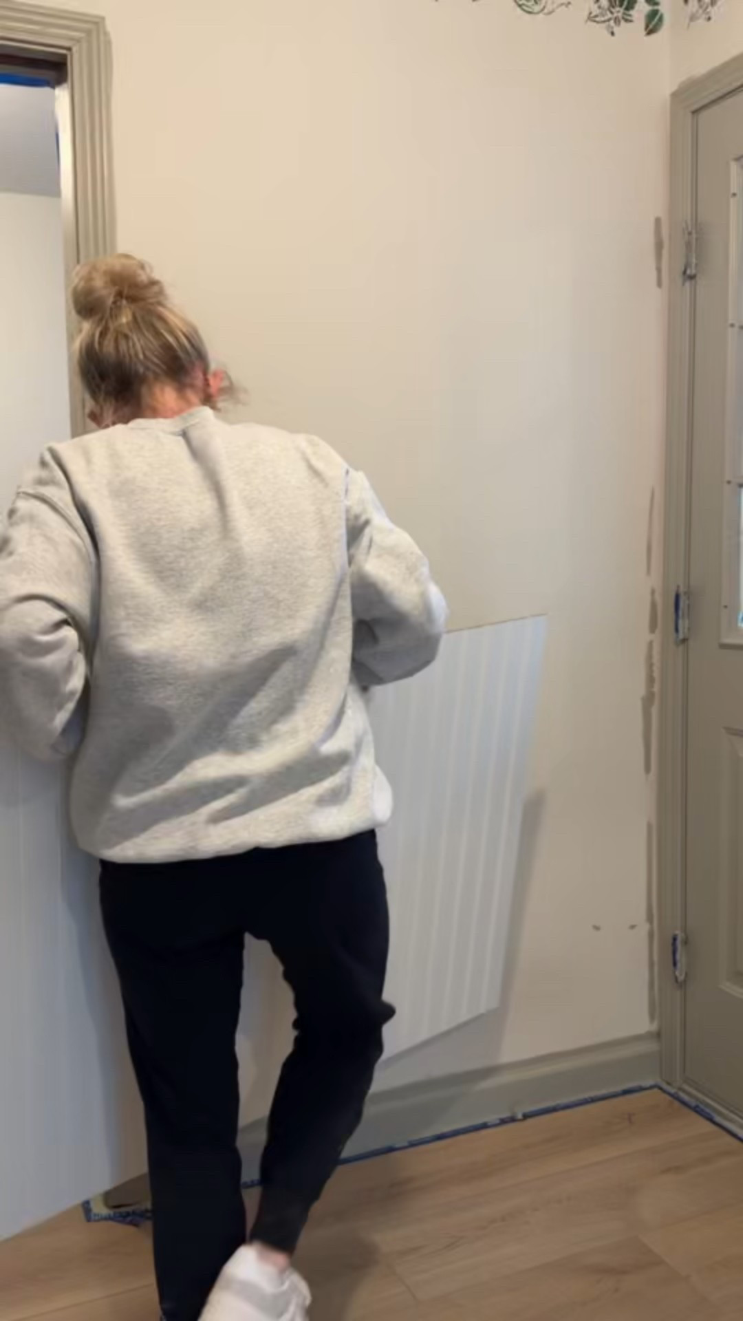 Adding a beadboard wall treatment to the mud room!

DIY Projects | Mudroom | Accent Wall | Tools

Come Stay Awhile, Amanda Vernaci