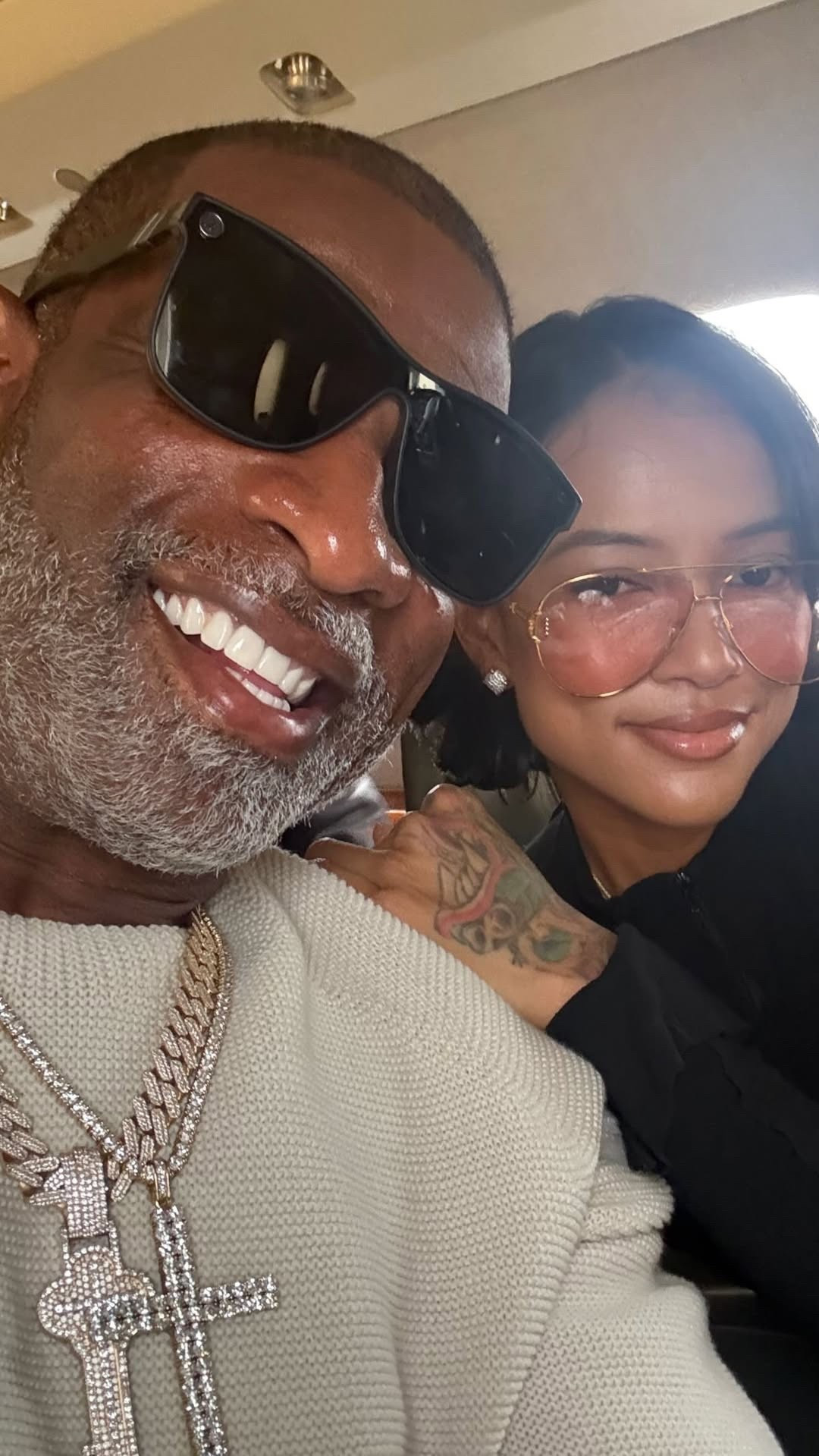 You ask, we answer! @mssss_kosy asks, “Please can you find details of her sunglasses? Thank you”

@deionsanders posed with @karrueche, with Karrueche wearing rose-gold aviator sunglasses by @quayaustralia — the High Key Twist style with pink lenses — while Deion Sanders rocked $89 @blenderseyewear Millenia DX Prime 21 polarized sunglasses featuring a matte black frame with gold-tone hardware.

Hot! Or Hmm..?

📸: IG/Reproduction

#karruechefbd #karrueche #deionsandersfbd #deionsanders #fashionbombdaily #fbdaily #BombStyle
