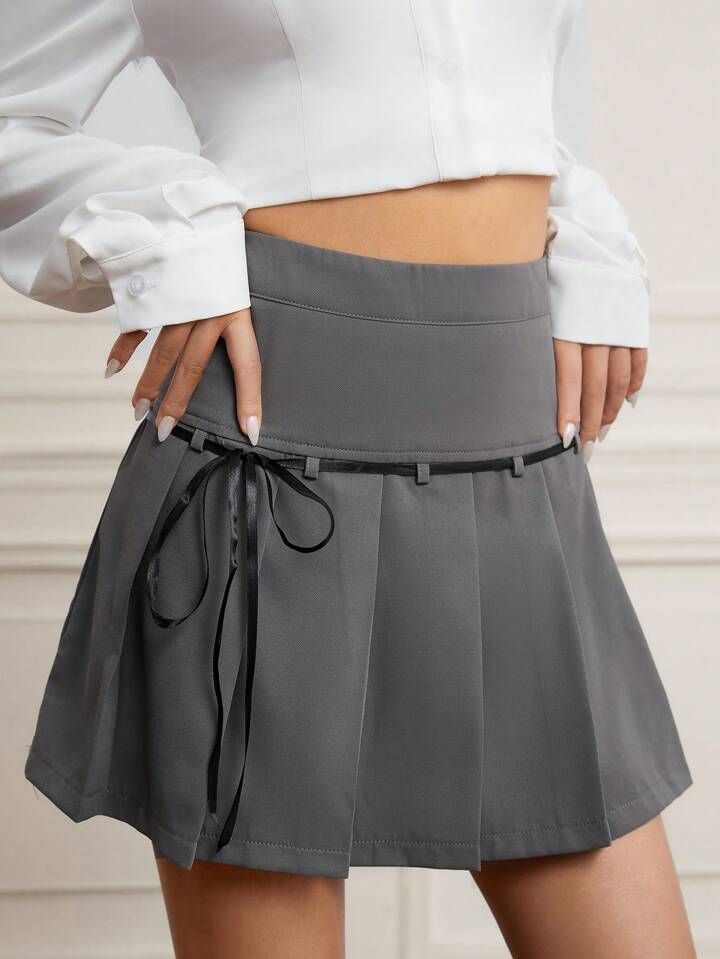 SHEIN Qutie Solid Belted Wide Waistband Pleated Skirt | SHEIN