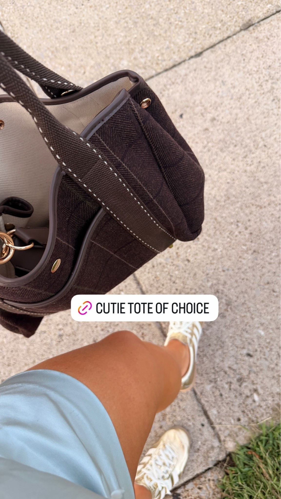 LOVE this brown suede tote bag for fall!!

#LTKootd #LTKSeasonal #LTKmomlife