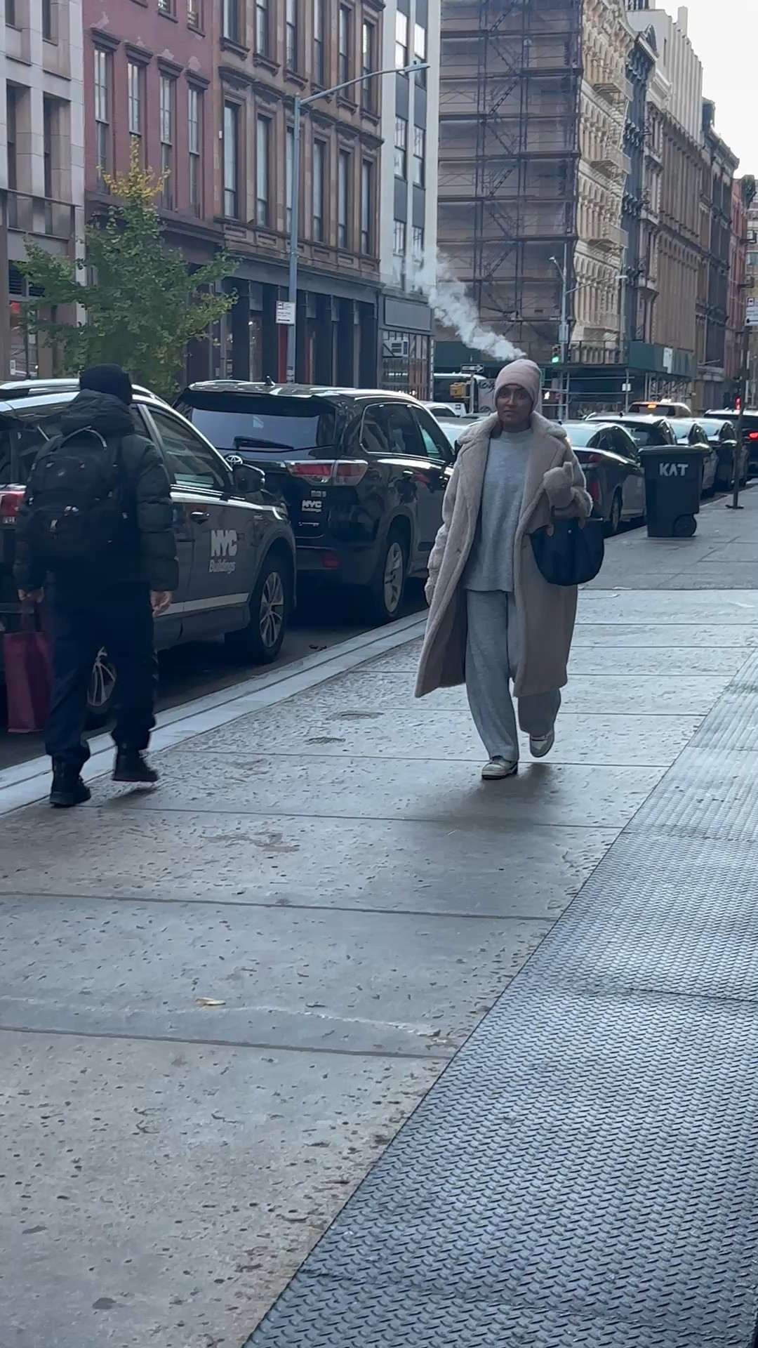 Cozy chic for these cold city temps🥶☃️

#LTKHoliday #LTKSeasonal #LTKOver40