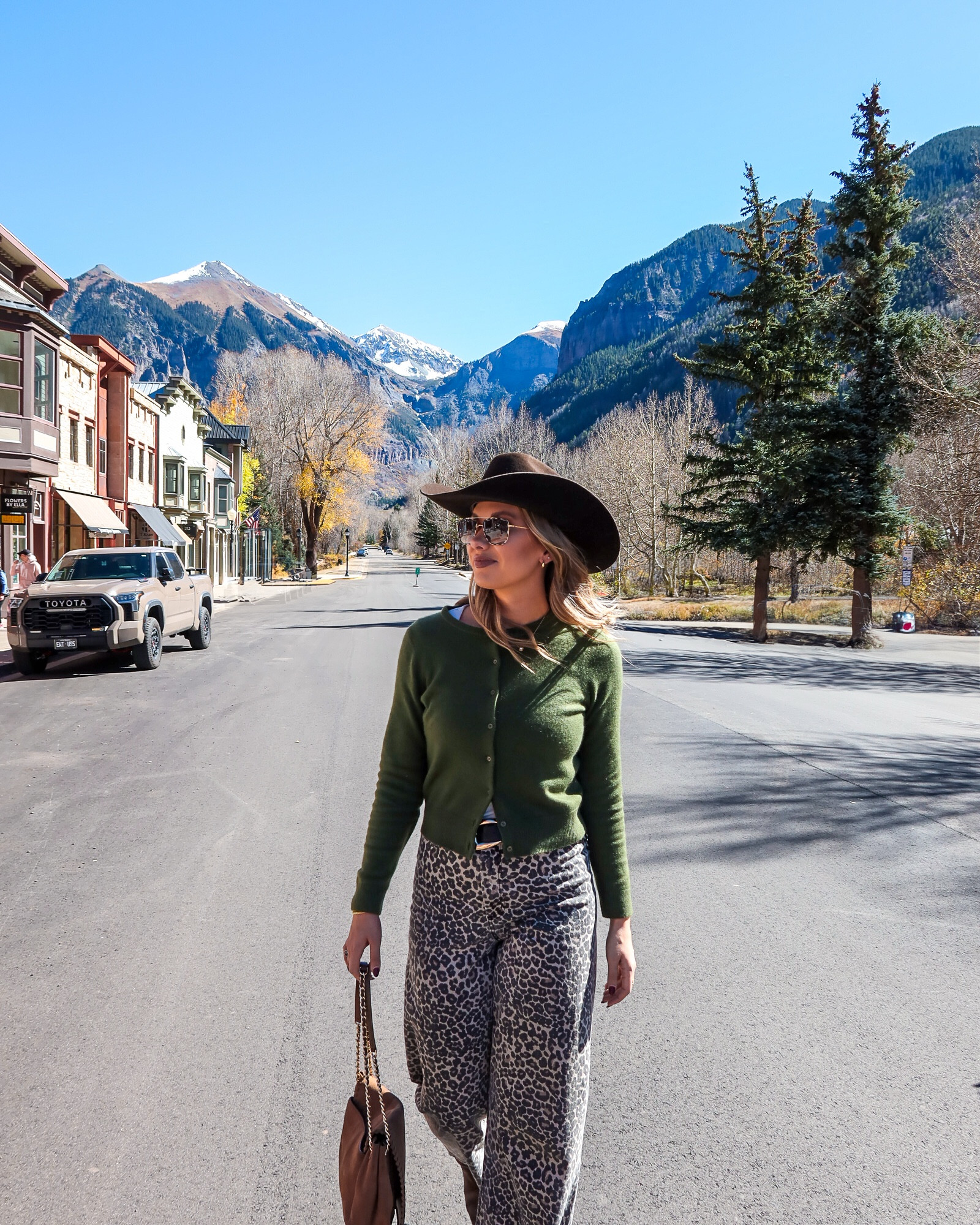 One of my recent favorite OOTDs! This sweater is a closet staple! 



#LTKdayinmylife #LTKHoliday #LTKGiftGuide