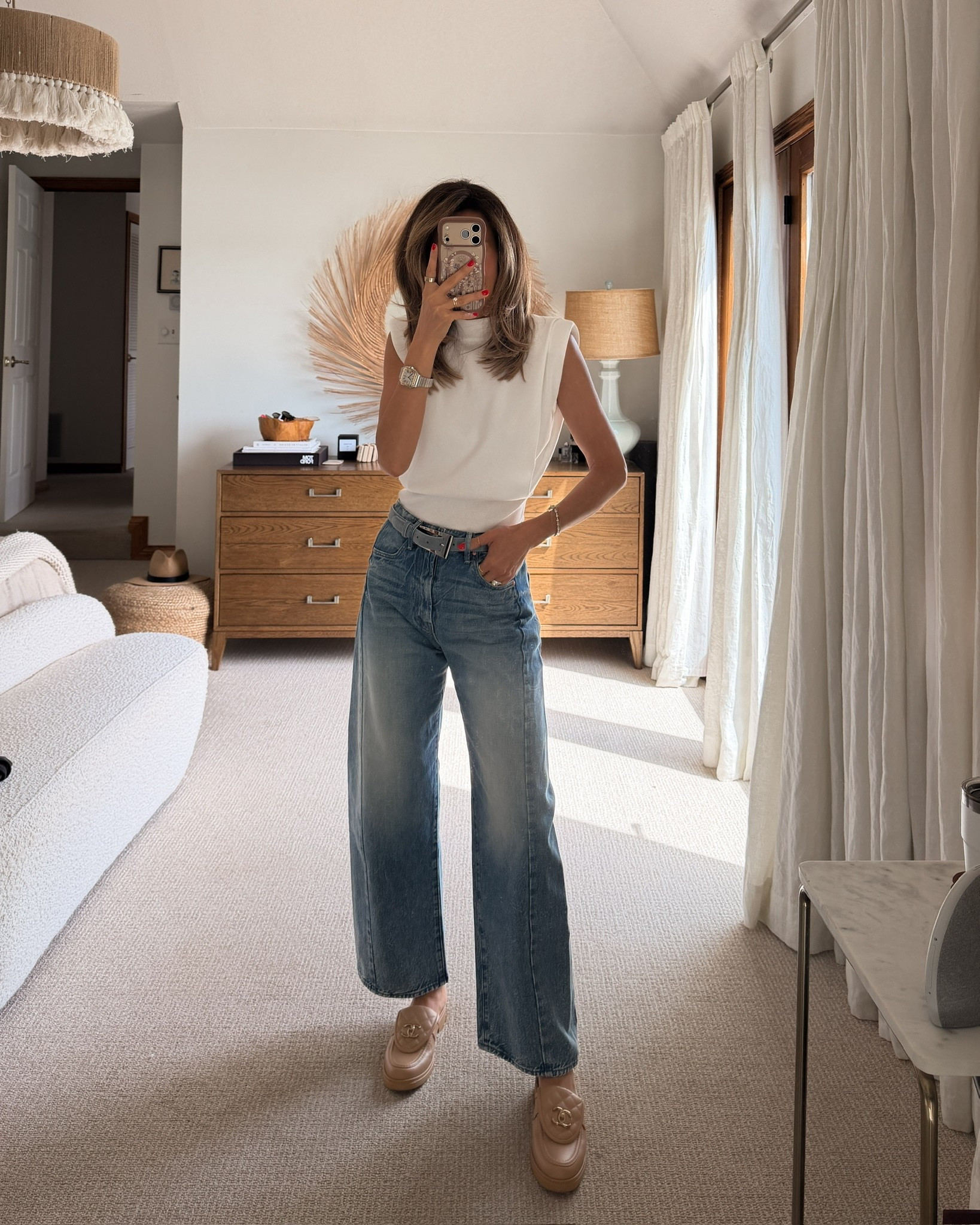My jeans are fully restocked and this silhouette has become one of my absolute favorites! Grabbing lunch with a couple girlfriends and heading to the office

#LTKootd #LTKSeasonal #LTKmomlife