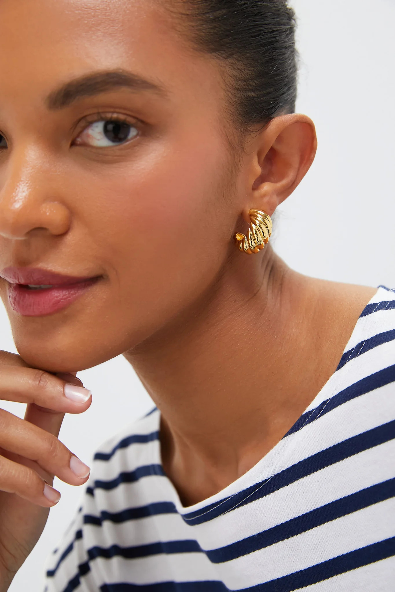 Thompson Twist Huggie Hoops | Tuckernuck (US)