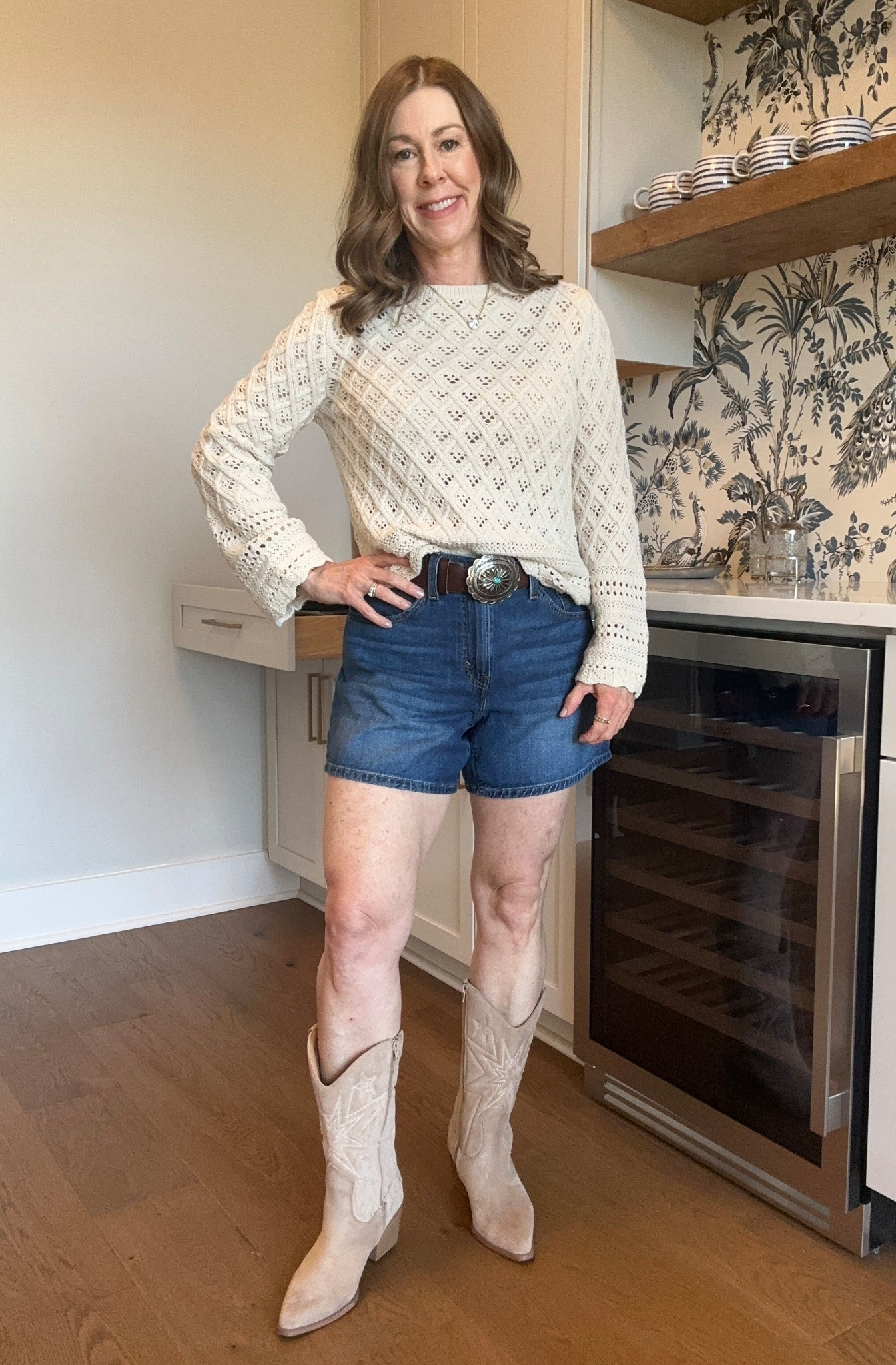 Festival or concert outfit! 
Loft sweater (old)
Levi’s cinch waist Jean shorts
Boots (old)
#festivaloutfit #countryconcertoitfit

#LTKFestival #LTKPetite