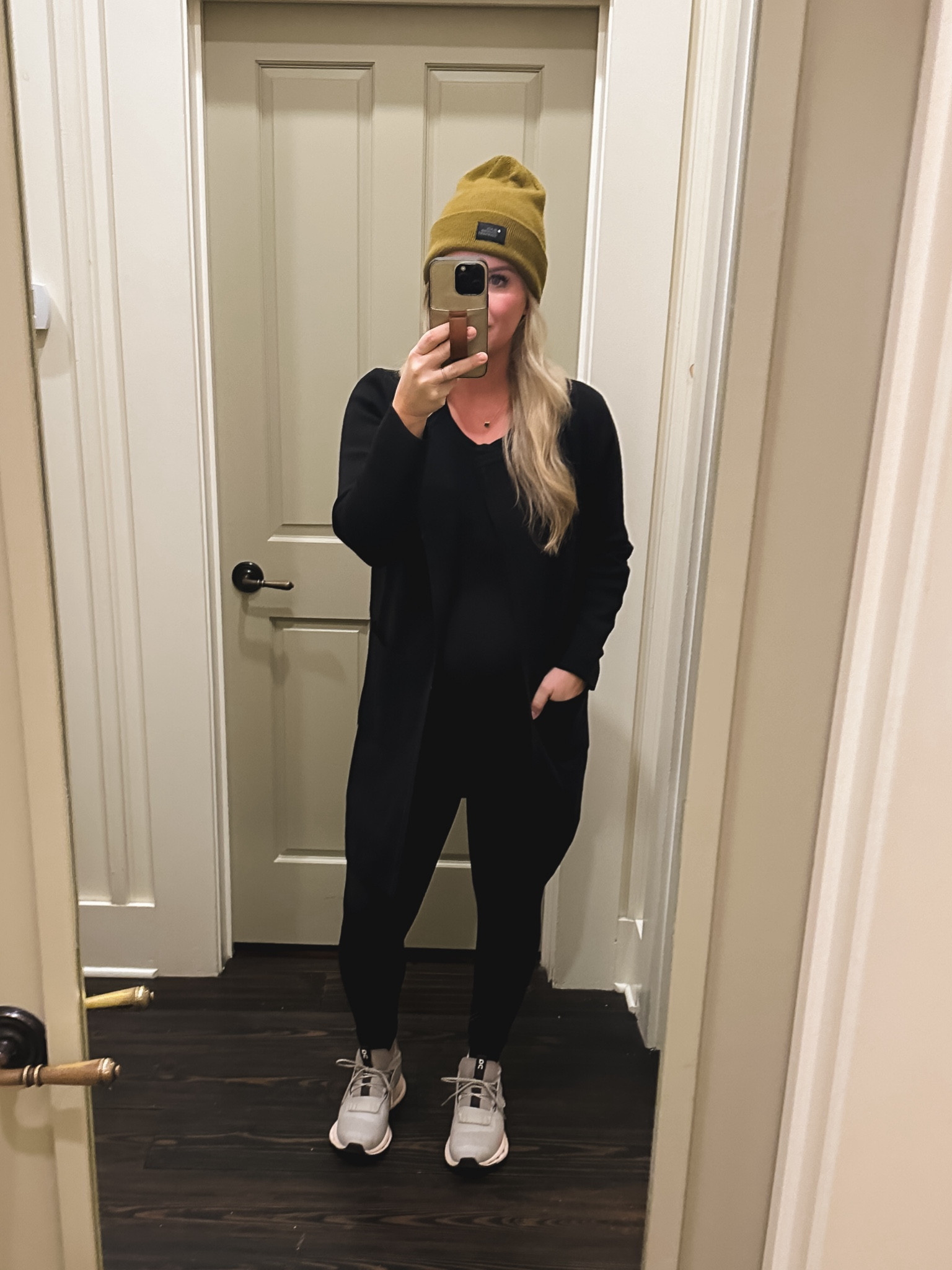 Maternity casual athleisure outfit.

#LTKbump #LTKfitness