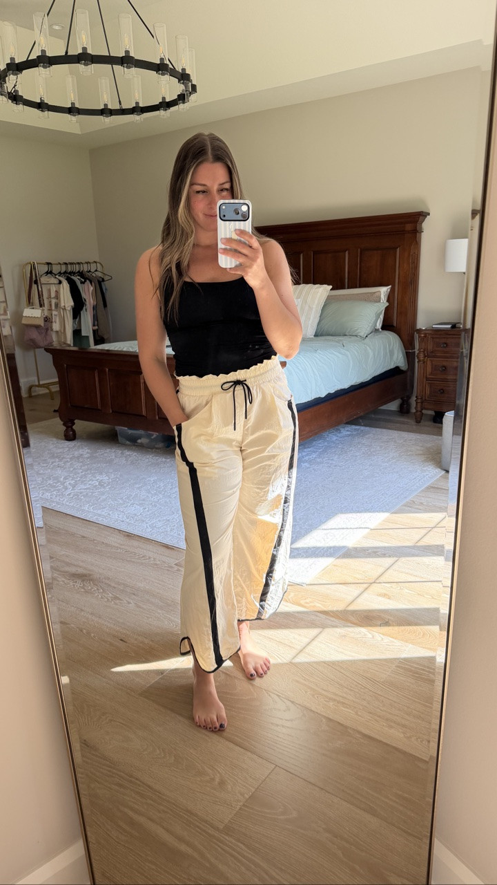 Style the viral track pants with me 🫶🏼 I’m so pleasantly surprised at how well these fit and how comfortable and cute they are! Comment SHOP for links! 💋

#casualstyle #lifeandstyleblogger #momstyle #amazonfashion #amazonfashionfinds
