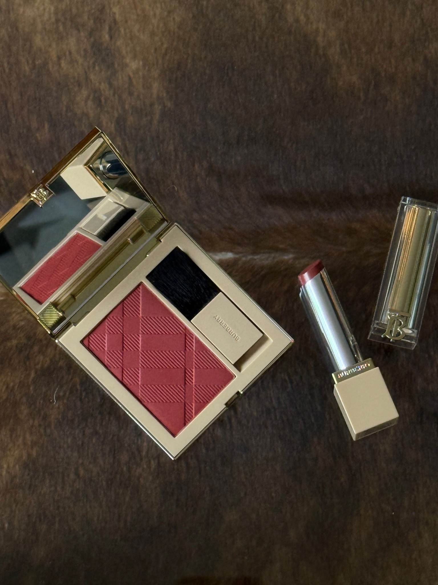 BLURSHINGGGGGG 🩷 if you’re looking for a gift this Christmas for someone or yourself let it be this!!!
93 russet leaves - outdoor blush is sold out but I’ve linked the lipstick 



#LTKuk #LTKgiftguide
