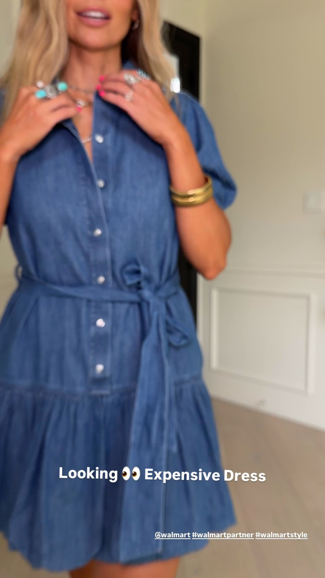 I am loving this new & Anthro inspired dress from Walmart! The denim detailing with the tie, and bubble hem is everything 

Wearing size s / my tts 
5’5” | 120 ish lbs 


@Walmart #walmartstyle #walmartpartner