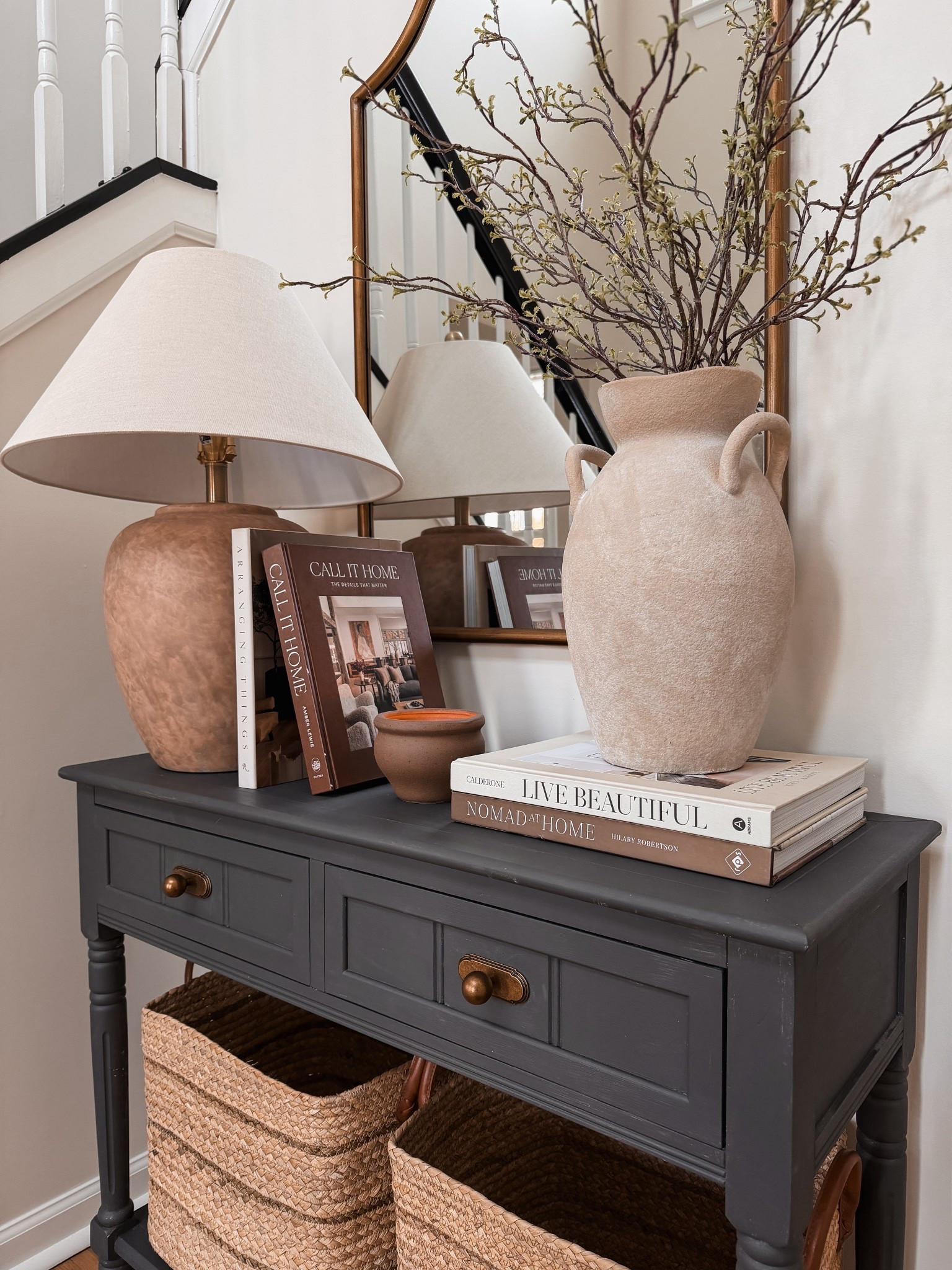 #neutralhome #entrywaydecor #entrywaystyling #neutralaesthetic #homedecor #homedesign #designeronabudget 

#LTKHome