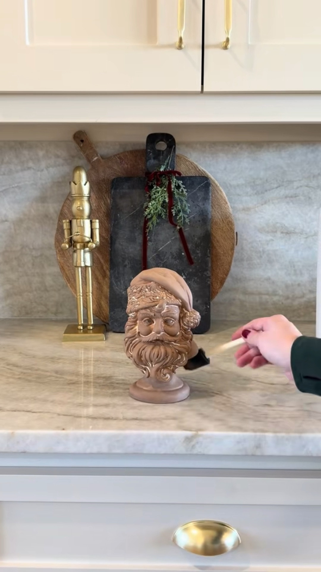 $1 Santa makeover 🎄❤️✨

holiday decor, decor finds, decorate with me, diy, studio mcgee

#LTKHoliday