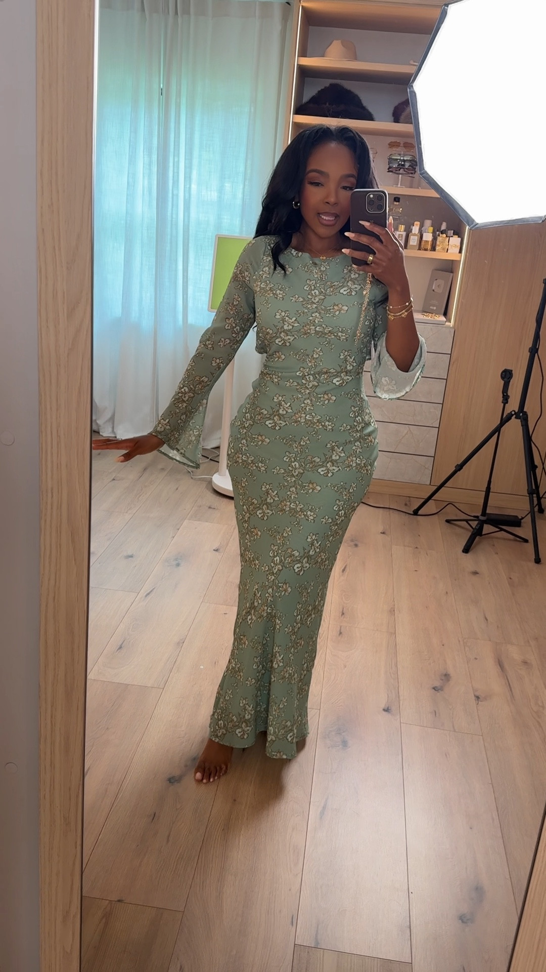 Scroll to shop this soft floral moment 🌿

This fitted maxi with delicate florals and flared sleeves is so feminine and flattering—perfect for brunch, baby showers, or a pretty spring event.

📏 Measurements: 5’4”, 140 lbs, 34D bust, 27” waist, 40” hips

Follow me on Instagram and YouTube @kirasfashionfinds