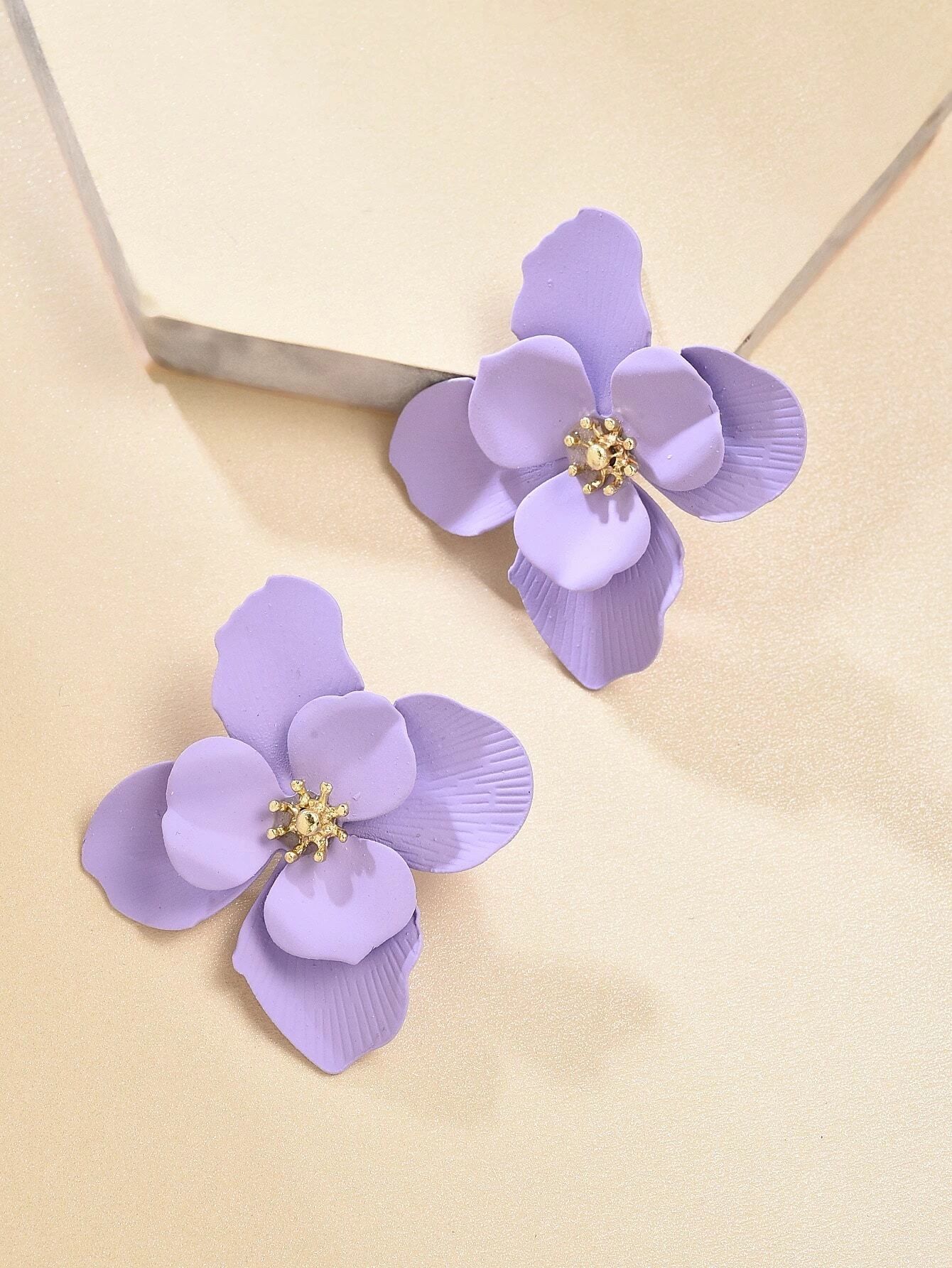 1pair Floral Stud Earrings | SHEIN