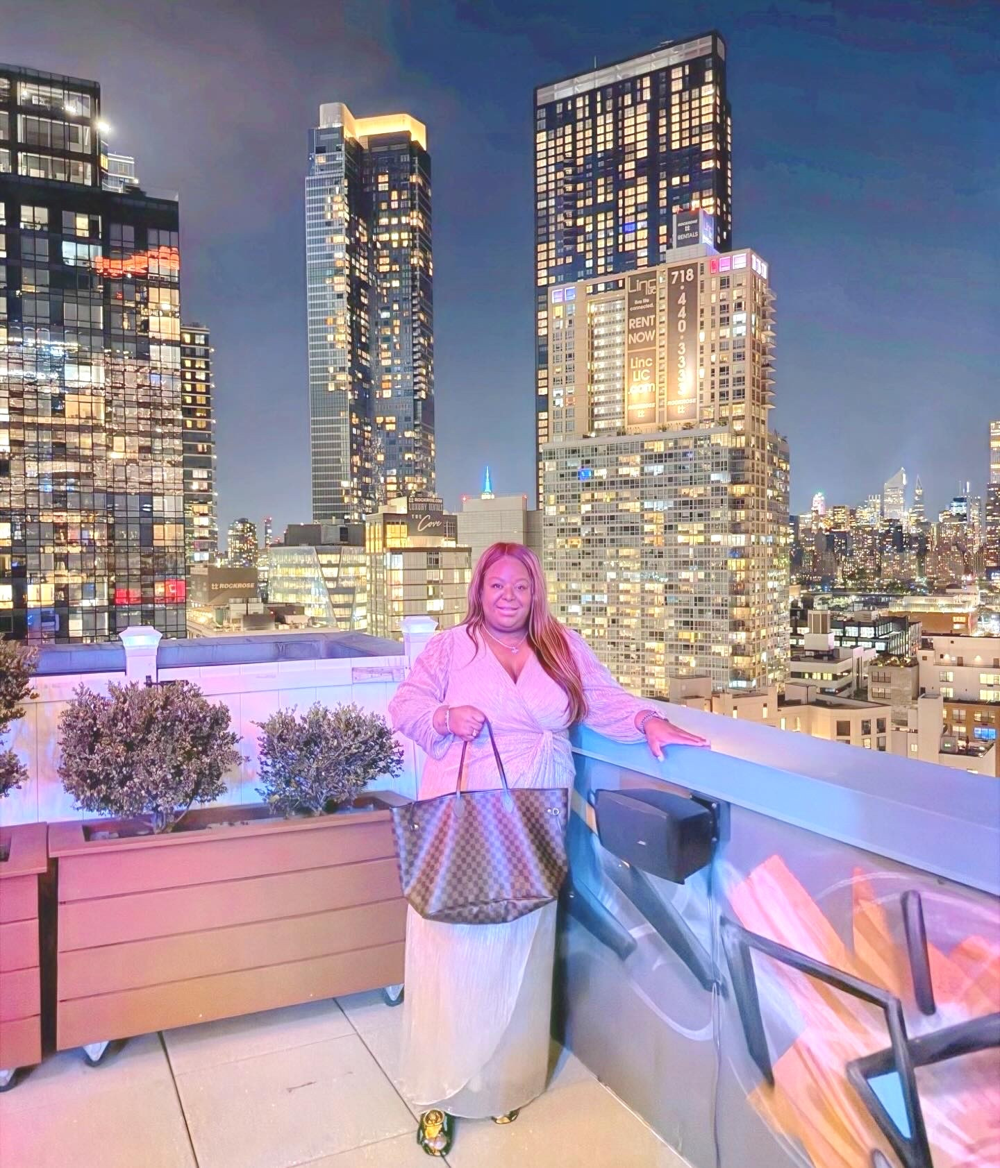 ✨ There’s something about city lights that feels like they’re flirting with the night sky… every glow whispering secrets of beauty, mystery, and possibility. Tell me, are you as captivated by the city after dark as I am? 🌃 #FaithZingoni 💋”