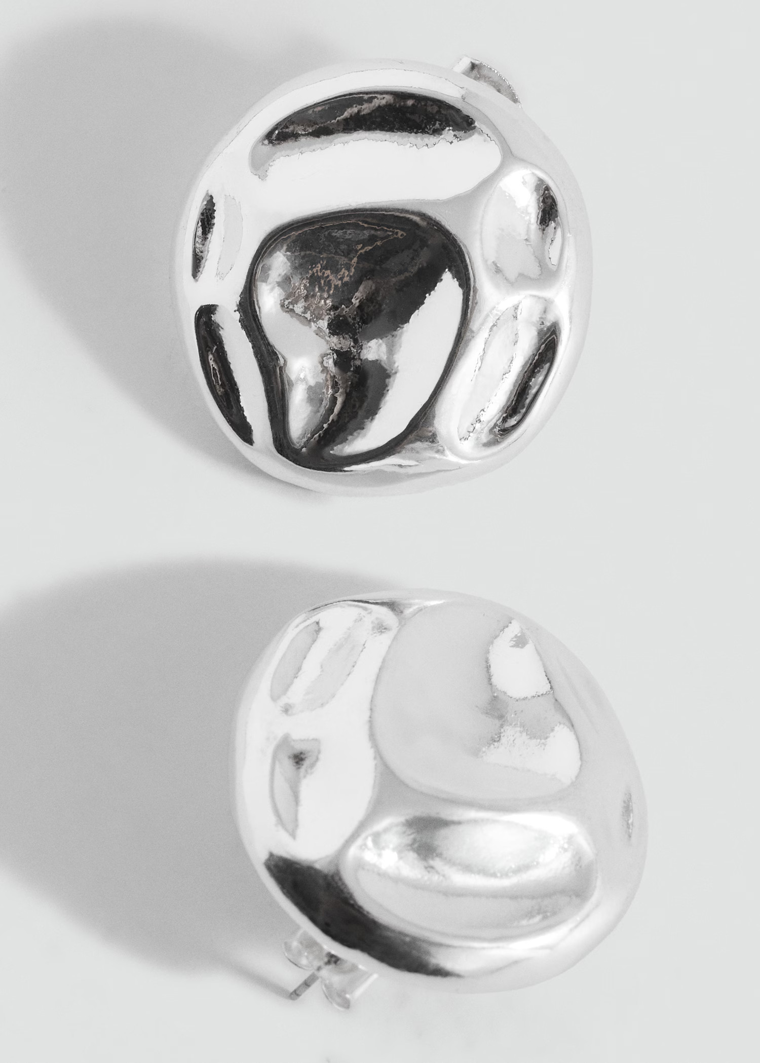 Textured coin earrings | Mango (US/MX/AU)