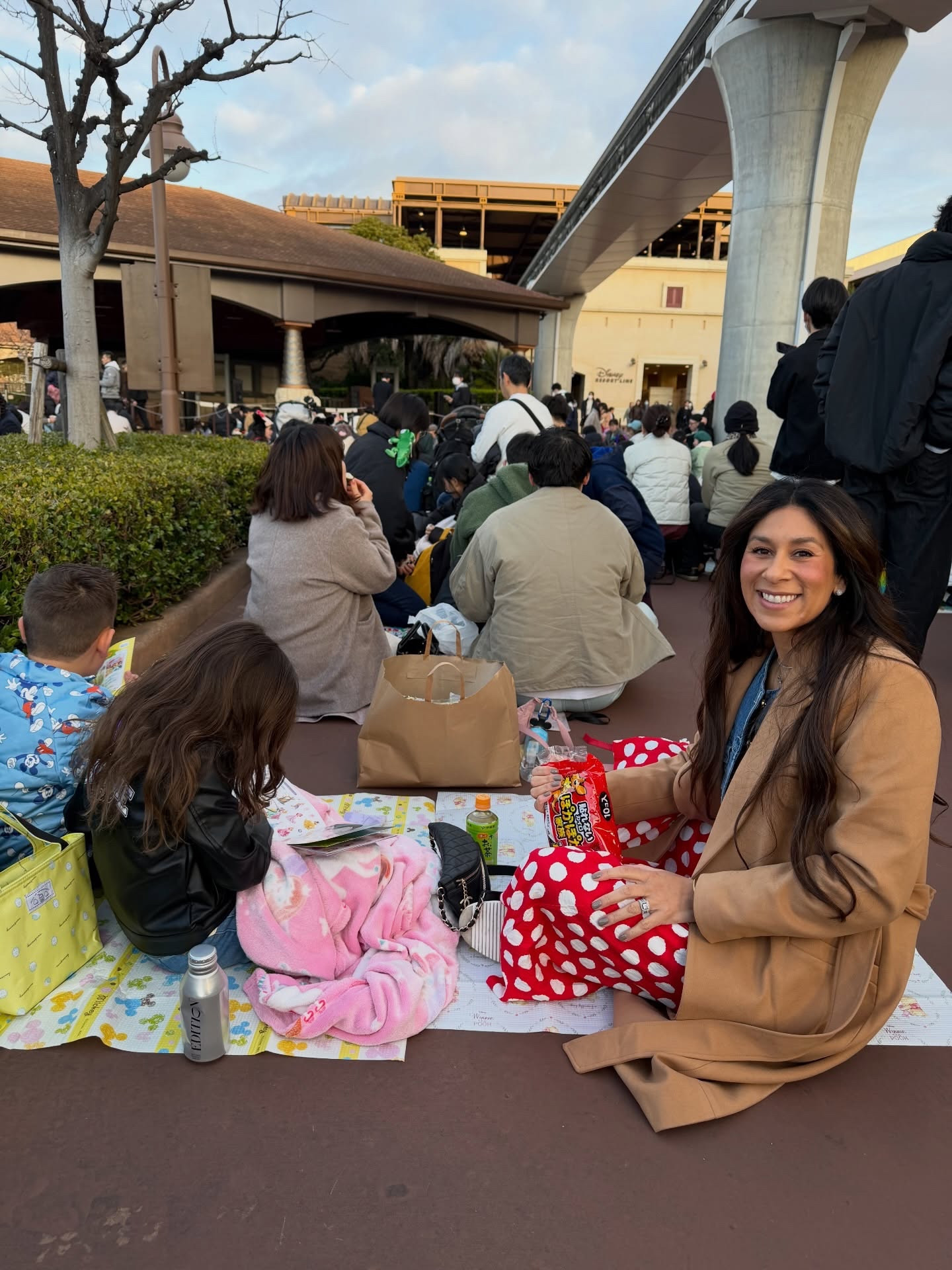We were in line at DisneySea at 6am for gates that opened at 9am. 😬 

When @embarkwithkelly recommended we meet our guide this early to wait in line I just about canceled the day! Especially bc I’m no Disney fanatic! But decided we are going to Tokyo so we mine as well give it a try. 

And I’m SO GLAD we did!! Our guide for the day @pattyparkeira made the experience so fun and comfortable! 💜 she showed up with sitting mats for us, breakfast snacks, hand warmers, hot tea & coffee, kid activities and other Disney goodies. 

Arriving that early gave us the chance to ride over 15 different rides and getting so many Fast Passes! We didn’t wait more than 20 minutes for a ride. 

Would you have arrived to Disney so early to wait it out? Drop your questions below! 

#TokyoDisneySea 
#JapanFamilyTrip 
#TokyoFamilyTrip 
#TokyoDisney