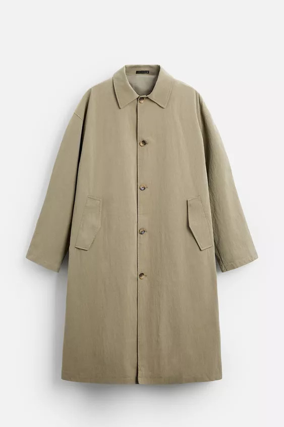 Relaxed fit trench coat made of technical fabric. Lapel collar and long sleeves. Flap pockets at ... | Zara UK