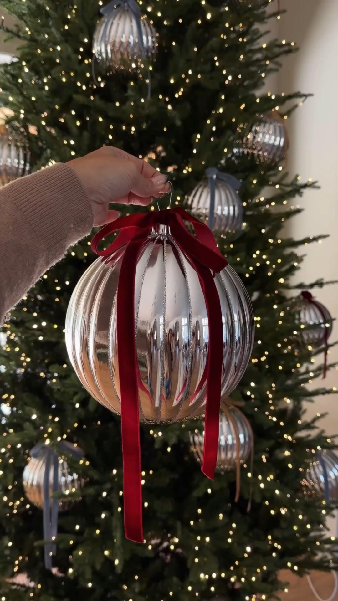 They’re BACK and just as stunning as I remember! 🤍✨ If there’s one thing I’ve learned about decorating a larger Christmas tree, it’s that oversized ornaments make ALL the difference! These jumbo silver beauties were some of my absolute favorites last year, and I’m so happy they’re back for another season. Trust me, you’ll wish you grabbed more! 🎄