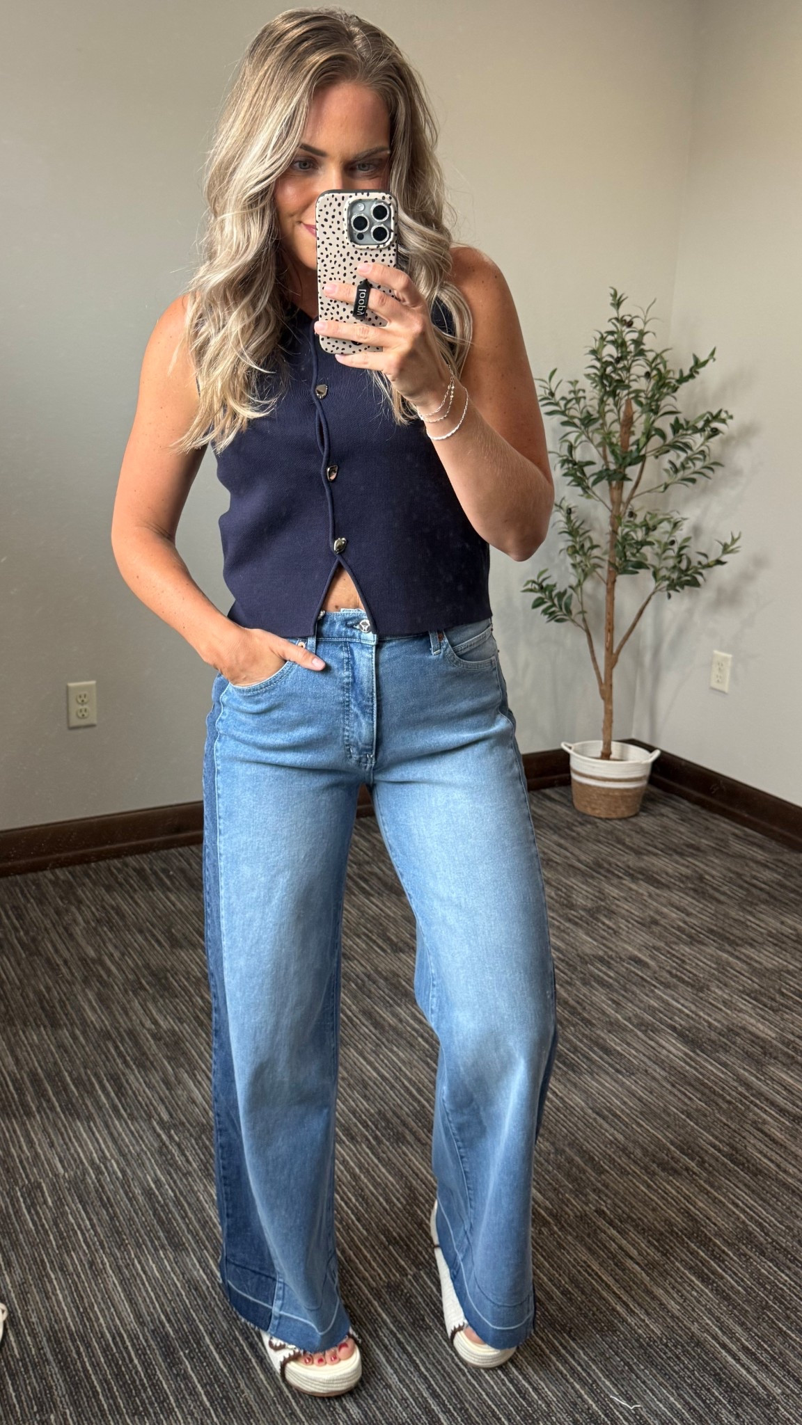 Medium vest, use code summersale to save! Size 4 jeans  

#LTKSaleAlert #LTKSeasonal #LTKFindsUnder50