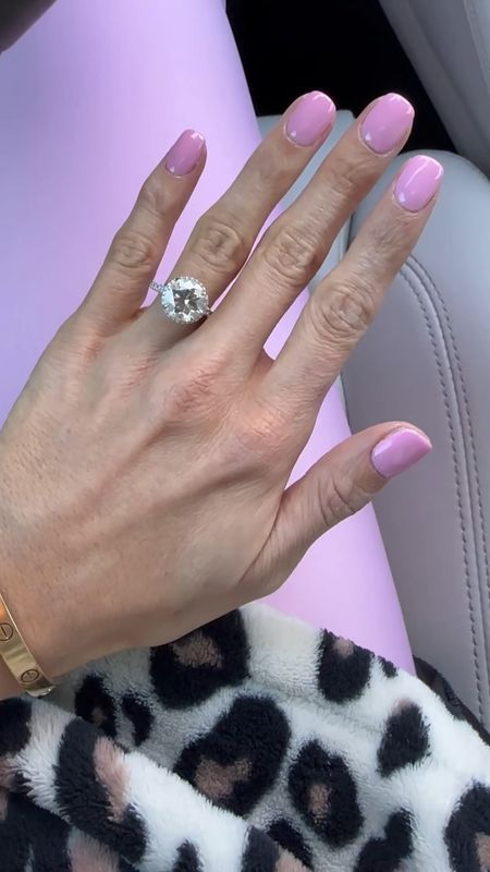 Light link nails pink leggings Xs leopard pullover Xs gold bracelet 