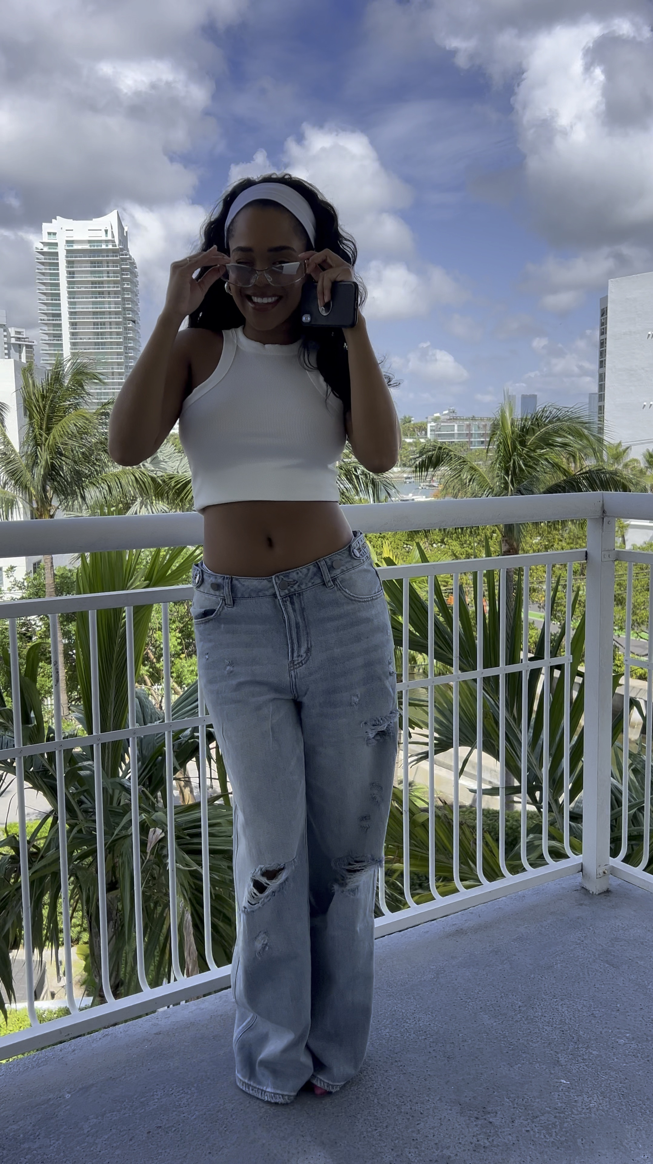 Hey girls! ✨🦋💖
Tip: buy a pair of jeans 1 number more of your size.
Fashion nova jeans | Juliette Ripped

#LTKSaleAlert #LTKSummerSales #LTKVideo