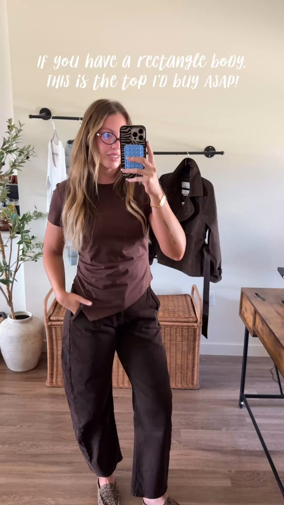 Asymmetric tops break up the straight up and down silhouette drawing interest to your waist.

I’m 510 ordered a medium - returned for a small!