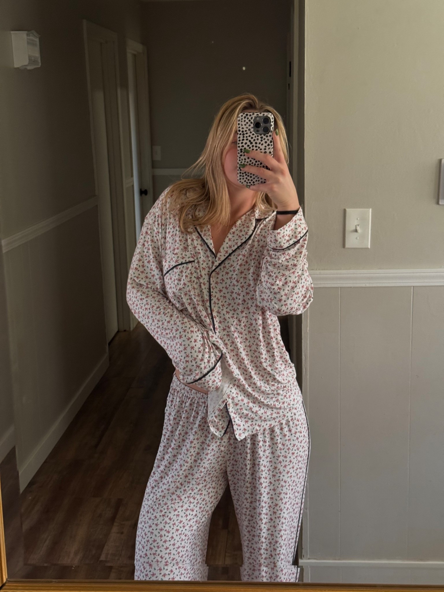 my favorite pj set 🎄

#LTKHoliday #LTKGiftGuide #LTKmorningroutine