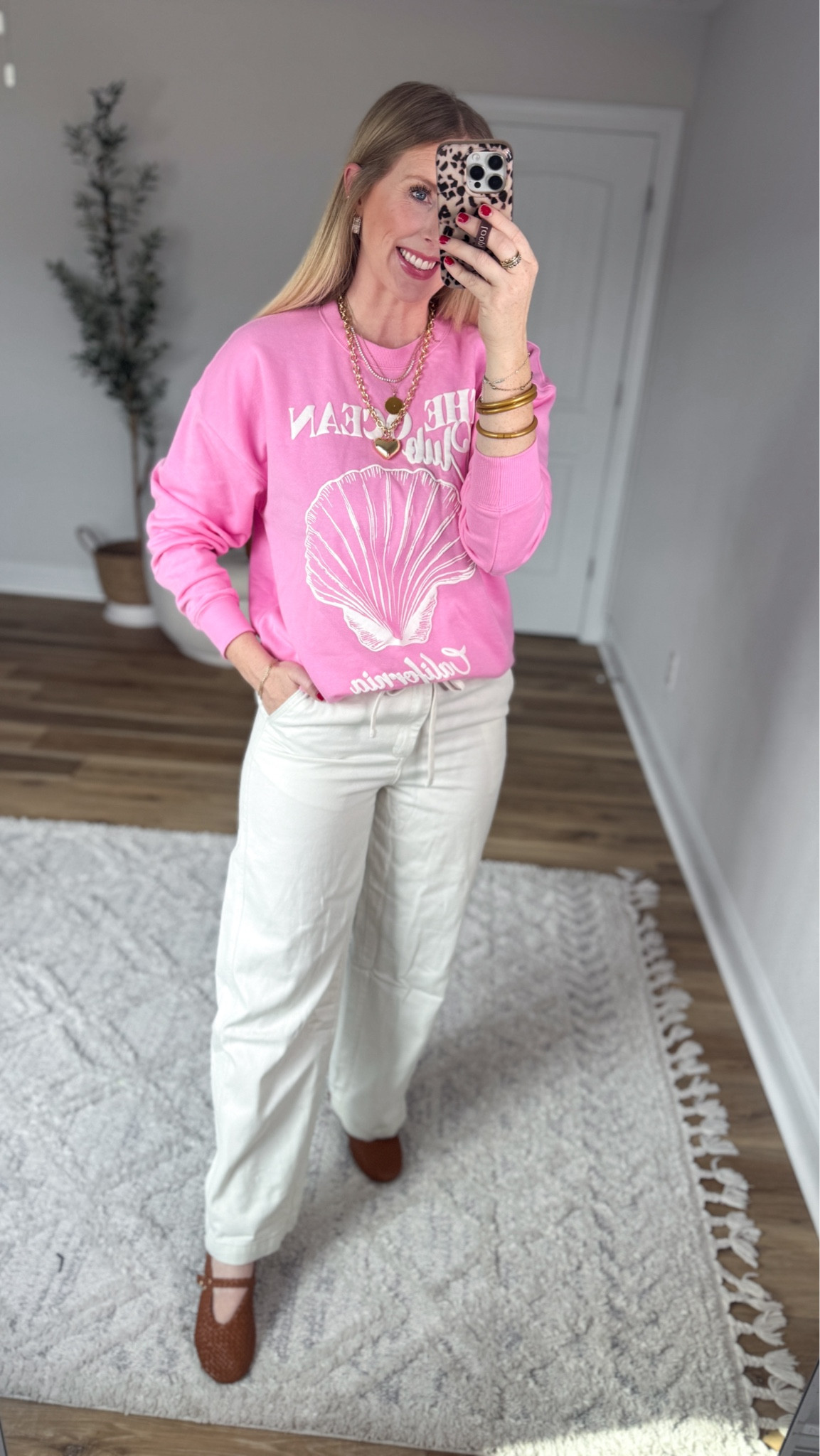 Daily try on, Walmart outfit, Walmart fashion, Walmart try on, graphic sweatshirt, white pants 

#LTKmomlife #LTKootd