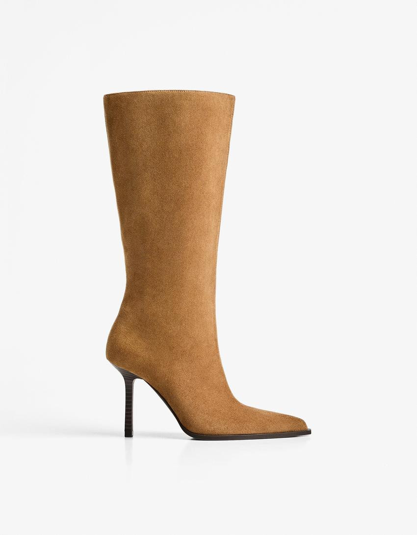 Stiefel mit Absatz und weitem Schaft - Schuhe - Damen | Bershka DE