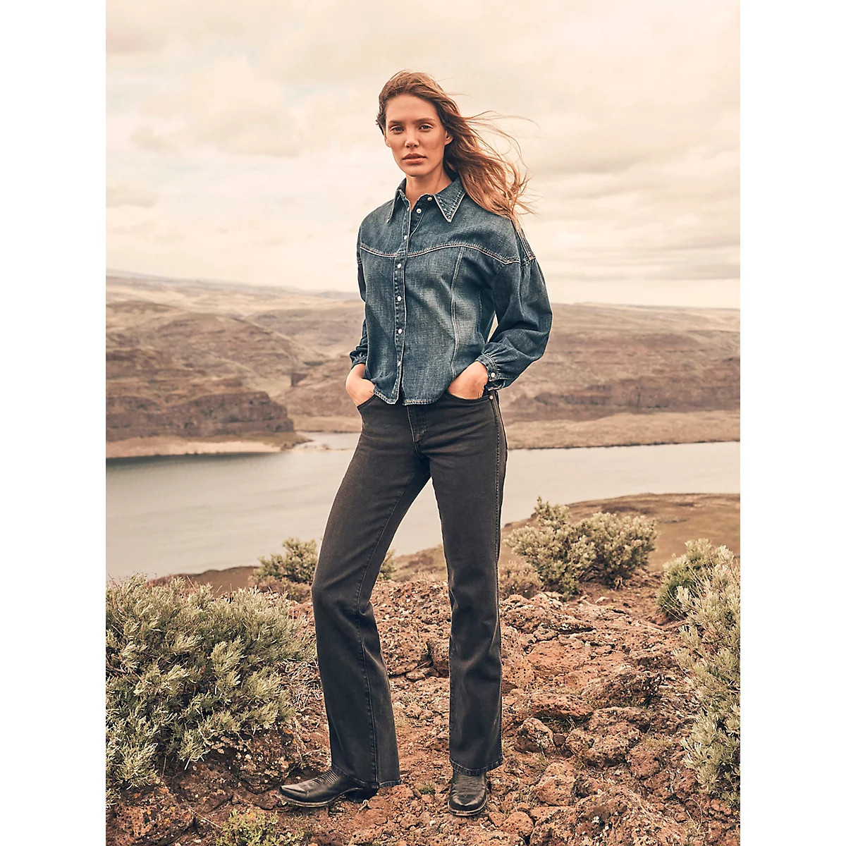 Women's Wrancher Jean in Ghostly Granite | Wrangler