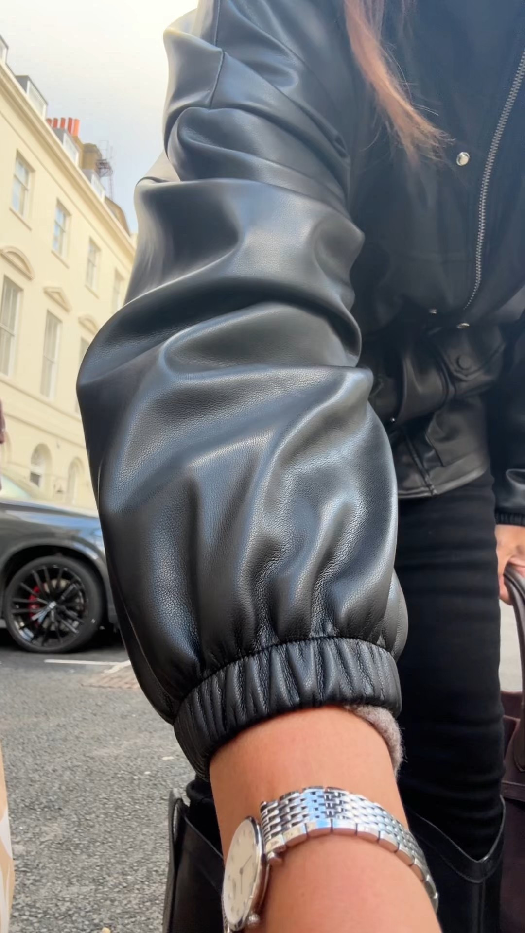 Christmas shopping OOTD

Autumn basics / autumn wardrobe / autumn capsule wardrobe / jeans / blazers / autumn coats / autumn style / knitwear / Argyle knit / over 40 fashion / autumn fashion / denim / wide leg jeans / jackets / trenchcoat / maxi coat / autumn styling 

🍂🦌🥮🤎🍄‍🟫👜

#LTKautumn #LTKfestive #LTKstyletip