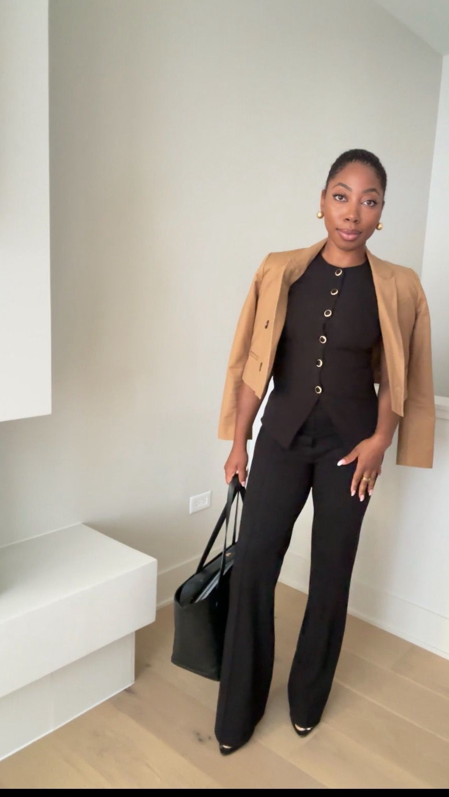 Workwear outfit of the day
Vest: M
Pants: M
Cropped Blazer: 6
Heels: 8


#LTKWorkwear