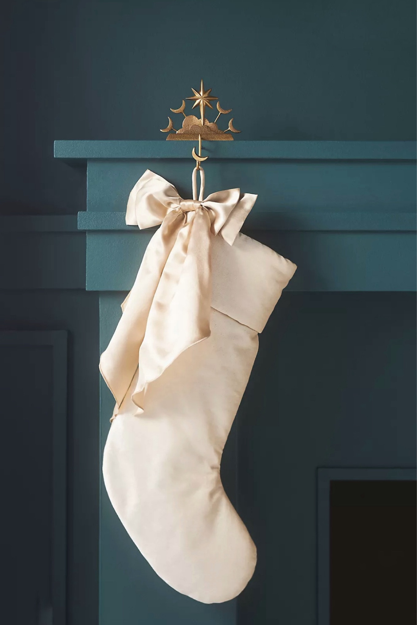TREND ALERT

I have a big feeling that bows will be the thing this Christmas season. How pretty is this stocking?!





Anthropologie, terrain, fireplace mantel 

#LTKHome #LTKSeasonal #LTKFindsUnder100