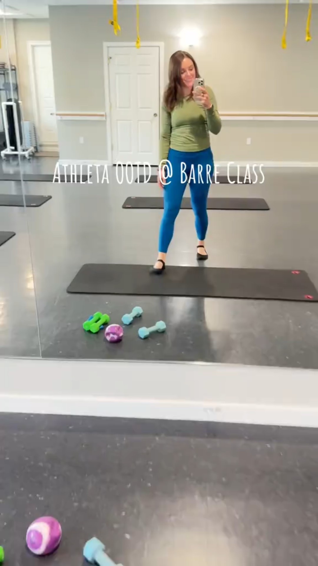 Athleta OOTD for true autumn / HOC autumn

Top is in color Eucalyptus 
Legging color is no longer available, but linking the Salutation Stash style between its one of my favorites 



#LTKStyleTip #LTKActive