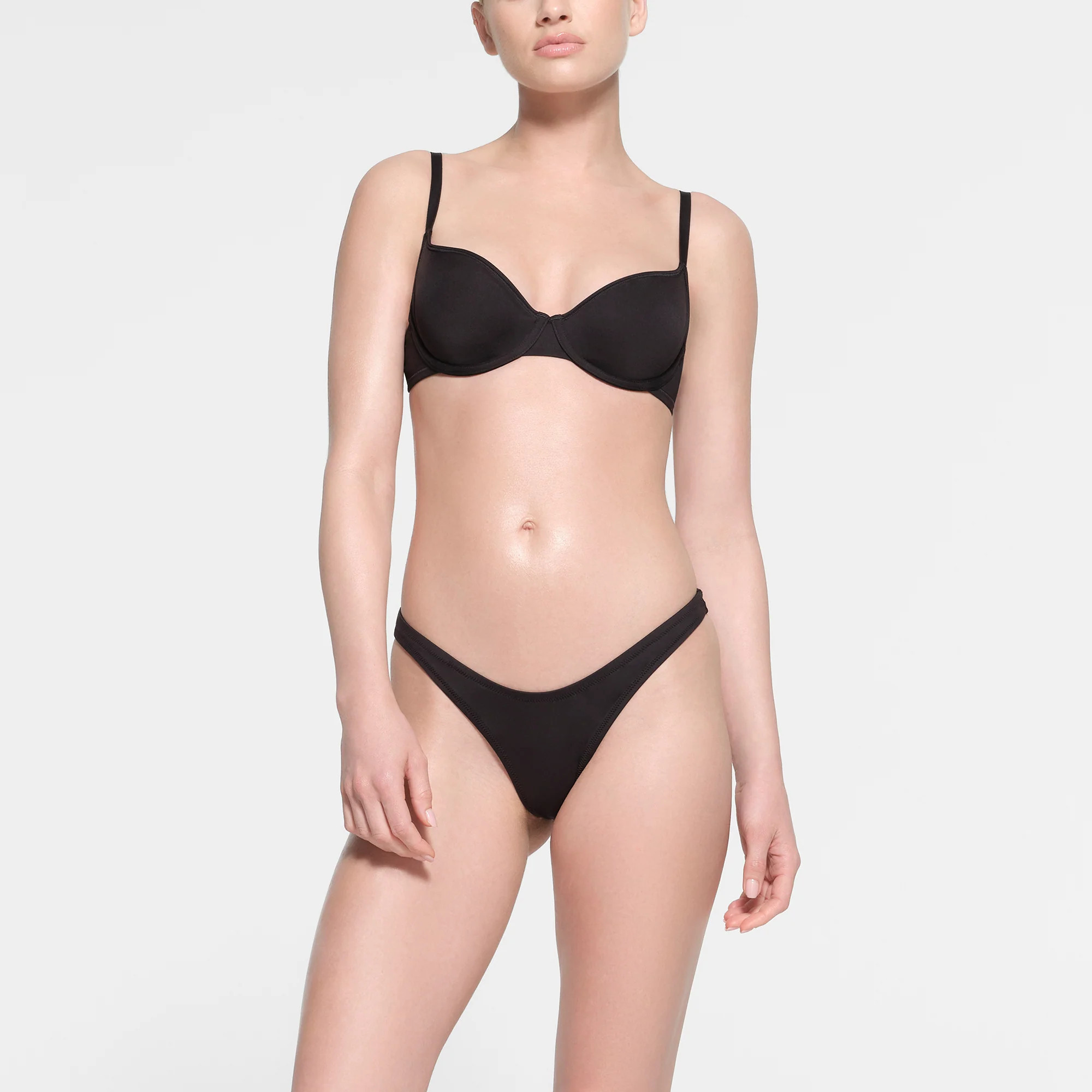 SKIMS Underwire Scoop Bikini Top | Black | 16 | Signature Swim | SKIMS (US)