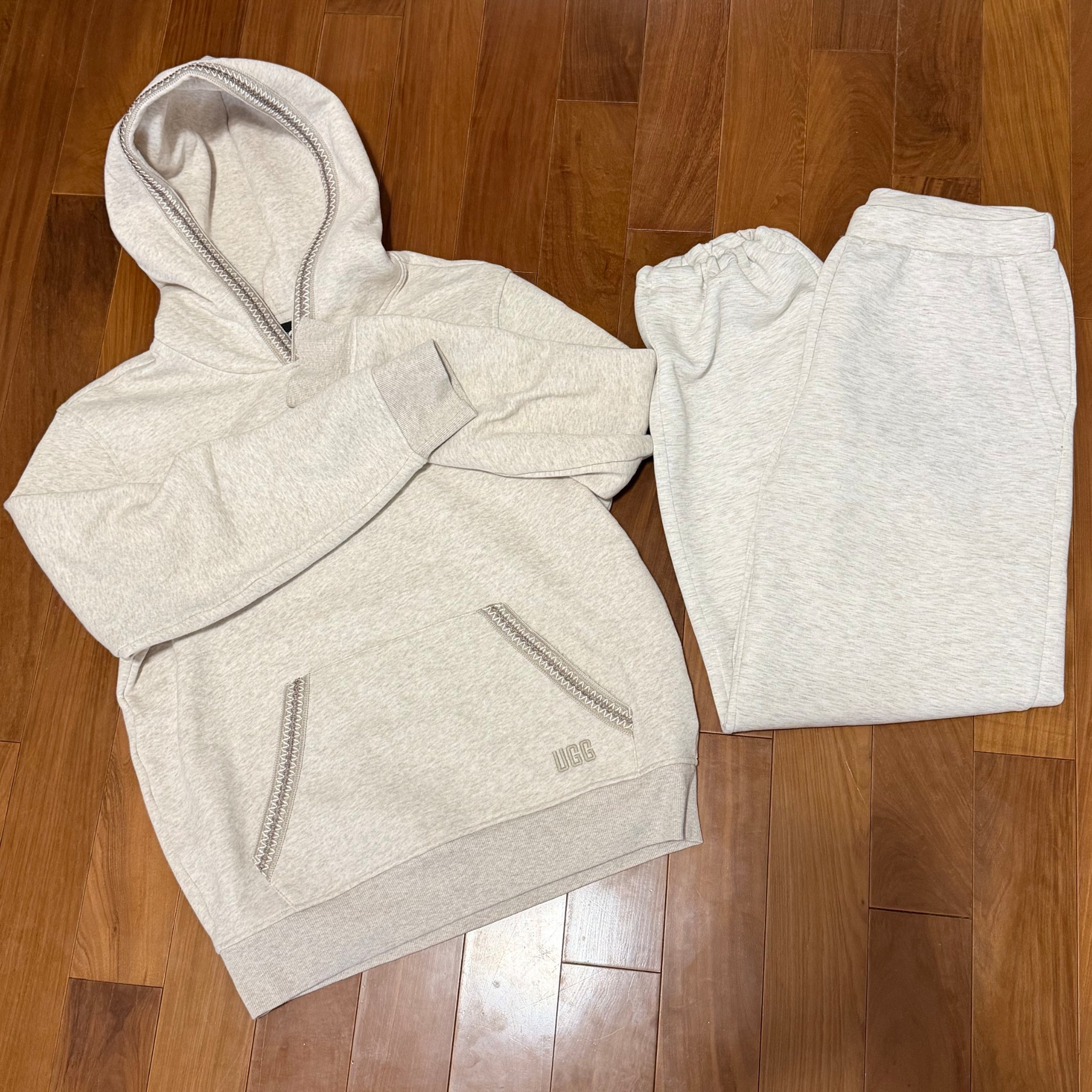 Cream Sweatsuit

#LTKdayinmylife #LTKActive #LTKootd