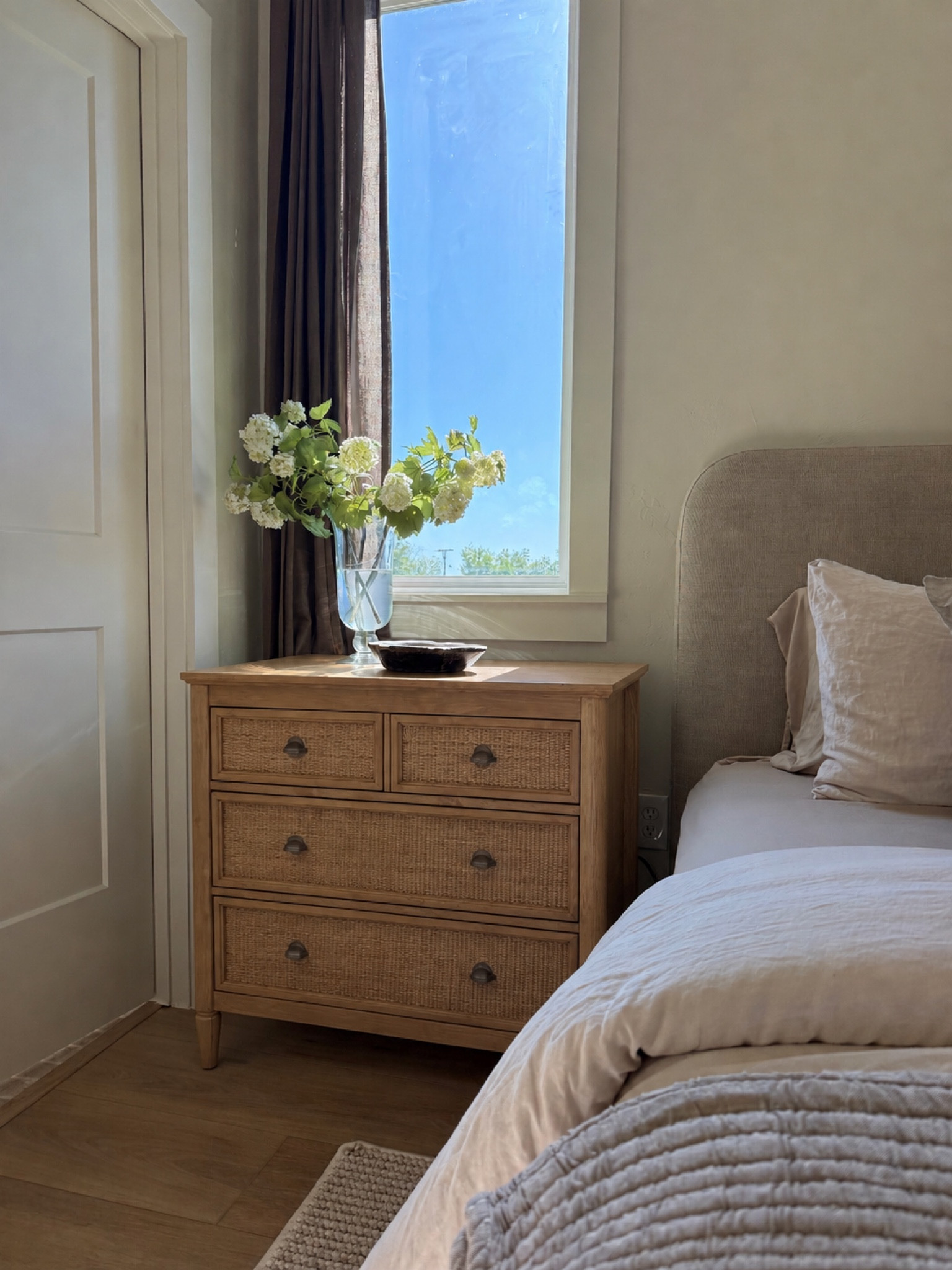 The @homedepot  just began their Memorial Day Event online. Shop online now-6/10 and save up to 35% on select furniture, mattresses, rugs and more. I have linked my favorite pieces for a bedroom refresh. #TheHomeDepot #TheHomeDepotPartner 


#LTKHome #LTKSaleAlert