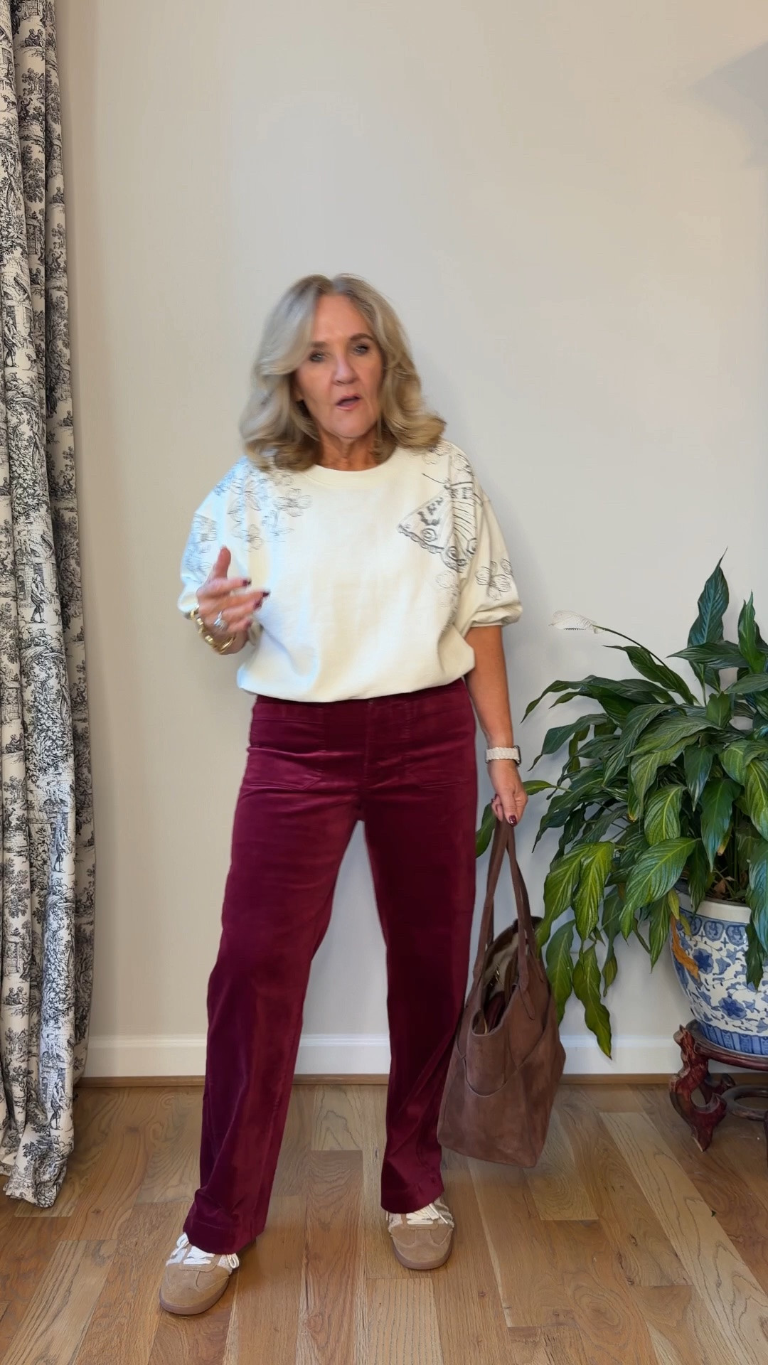 Cute sweatshirt, top size medium
I love the graphics on it. It looks like a work of art.
Velvet pants size 8 regular I’m 5 foot three they probably are an ankle length on taller people