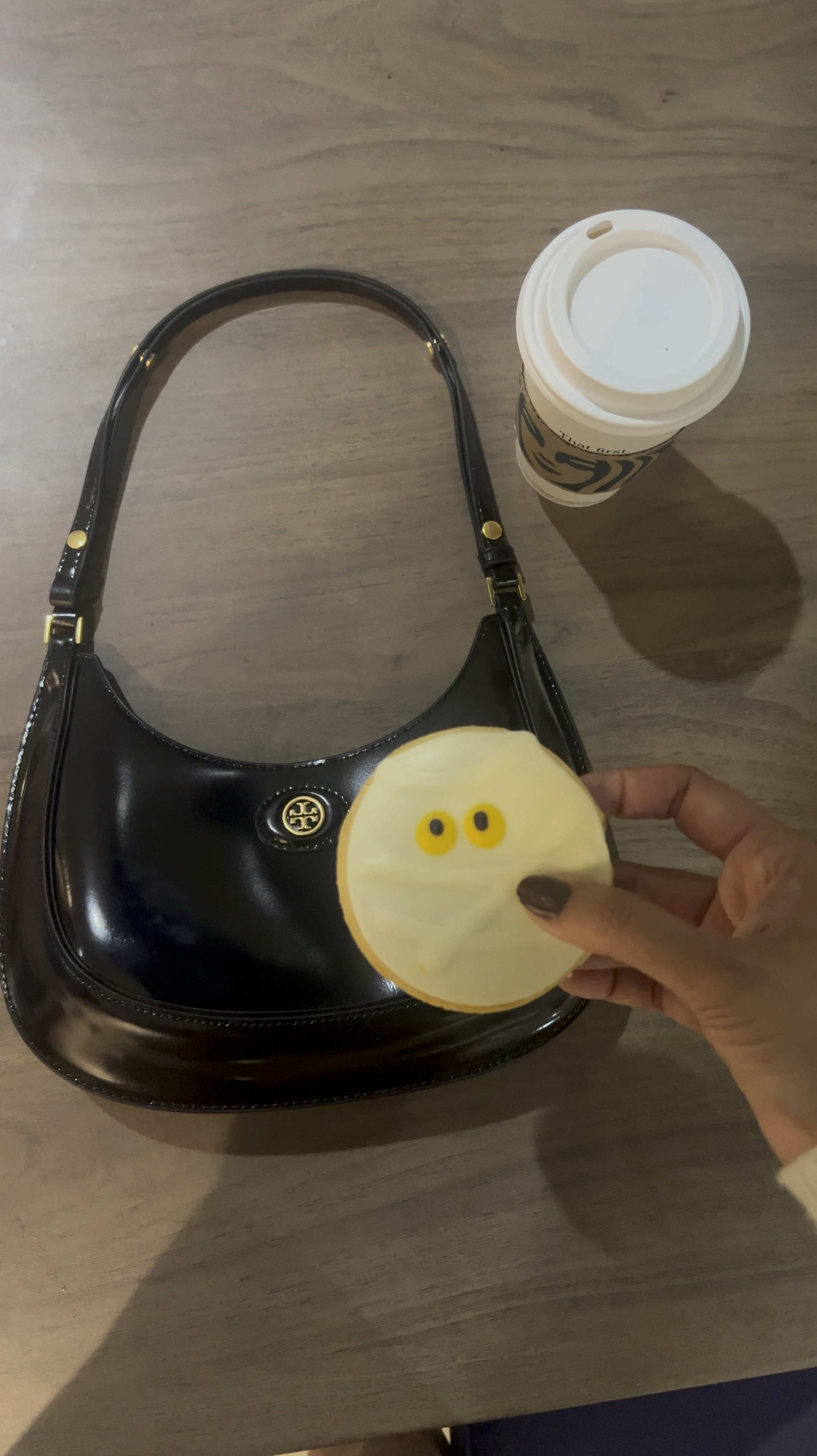 This Tory Bruch shoulder bag is too cute 🎃 cute for fall and spooky season. 
Purse, trendy bag, NORDSTROM 

#LTKItBag #LTKHalloween #LTKSeasonal