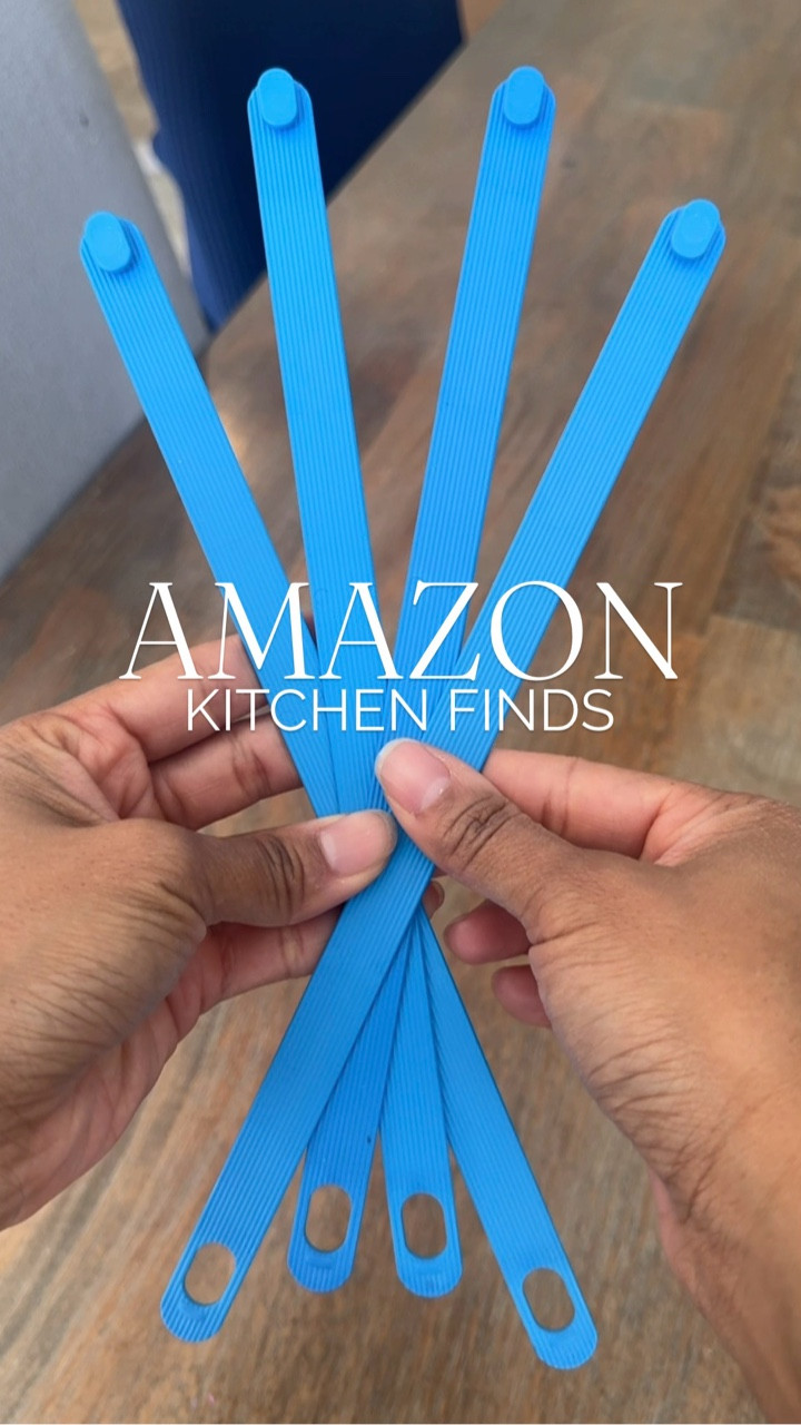 Comment “NEED” below or click my bio link! 💕

This is such a simple hack but SO good 👀 Just roll, clip, and lock! No leaks, no stale snacks, no crumbs! It’s reusable, stretches without wearing out, and makes bags stack neatly in your pantry!

#amazonkitchenfinds #kitchenhacks #homeorganization

bag clip reusable chip bag sealer food storage clips kitchen gadgets amazon finds pantry organization snack bag closer kitchen hacks food storage solutions