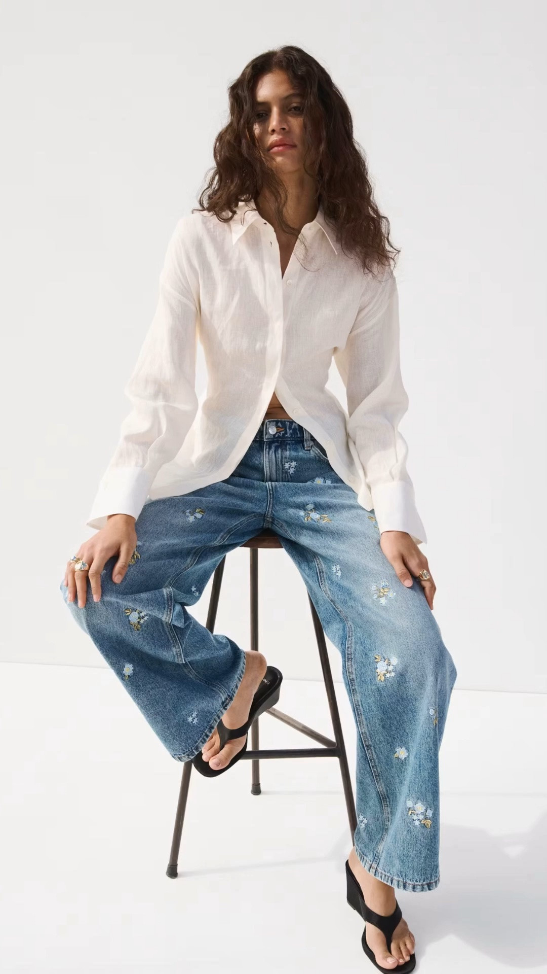 FLOWER-EMBROIDERED STRAIGHT-FIT JEANS
US$ 99.99 30% OFF USE: MNG30

#LTKSaleAlert #LTKgrwm #LTKootd