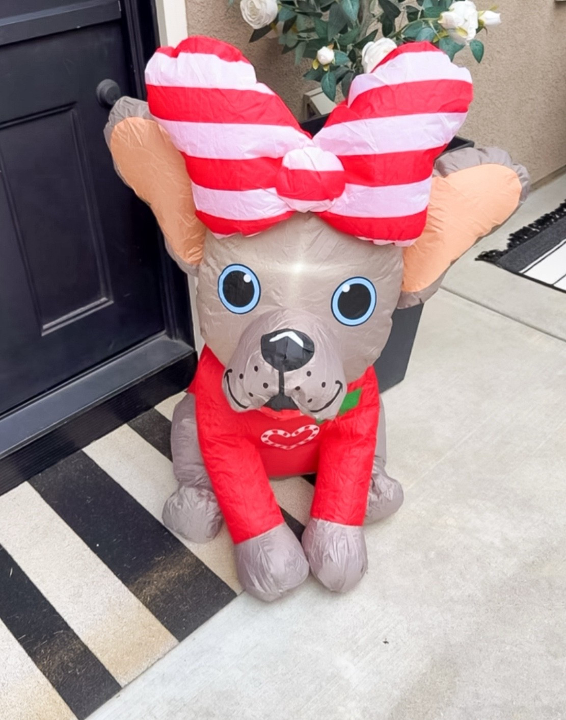 #AD I’m so pleased to partner with @loweshomeimprovement and found the cutest holiday decor! These indoor/outdoor inflatables are under $20 and the perfect size!  #lowespartner

#LTKHoliday #LTKGiftGuide