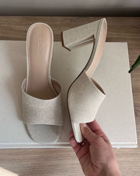 Linen slide sandals from Amazon! They elevate any spring summer look and are pretty comfortable! Impressed 

#linensandal #sandals #heels #summershoes #amazonsandals

#LTKFind #LTKSeasonal #LTKshoecrush
