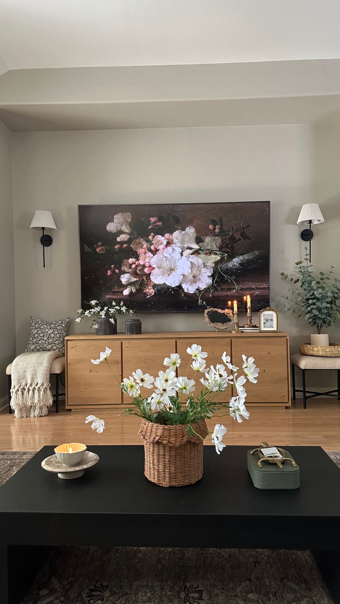 Living room links! 🔗🔗Shop everything in my living room here! 🖤🫶🏼

#LTKStyleTip #LTKHome #LTKSeasonal