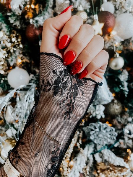 ❤️Nails: OPI big Apple red w/ red glitter on the ring finger ✨ rounded almond shape and dip powder method with sheer mash lace top and blazer vest
Holiday nails  

#LTKHoliday #LTKfindsunder50 #LTKbeauty