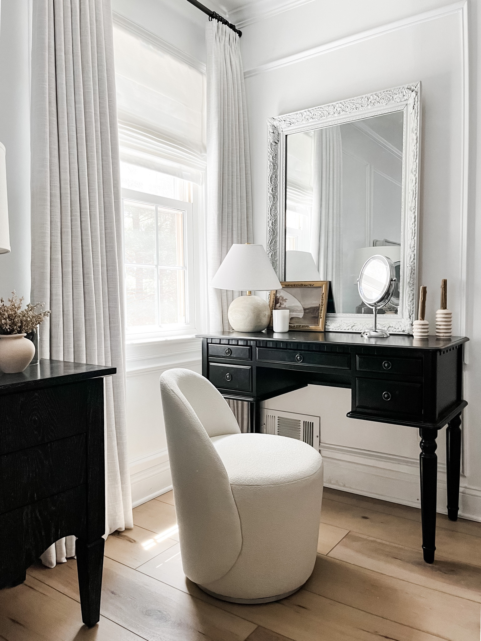 Vanity stool, makeup desk

#LTKhome