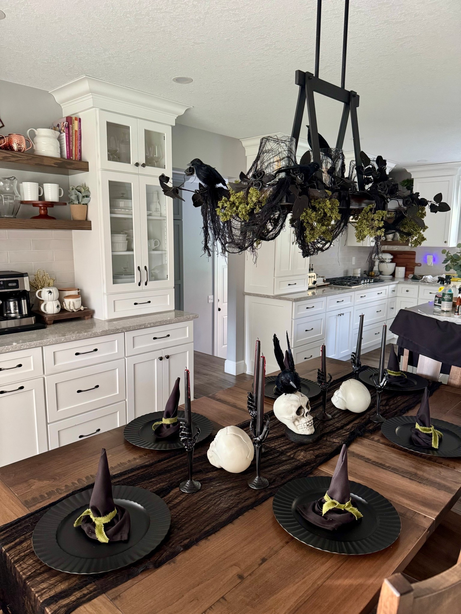 Halloween Table #spookyseason #spookytable #halloweendecor

#LTKSeasonal #LTKHoliday #LTKHalloween