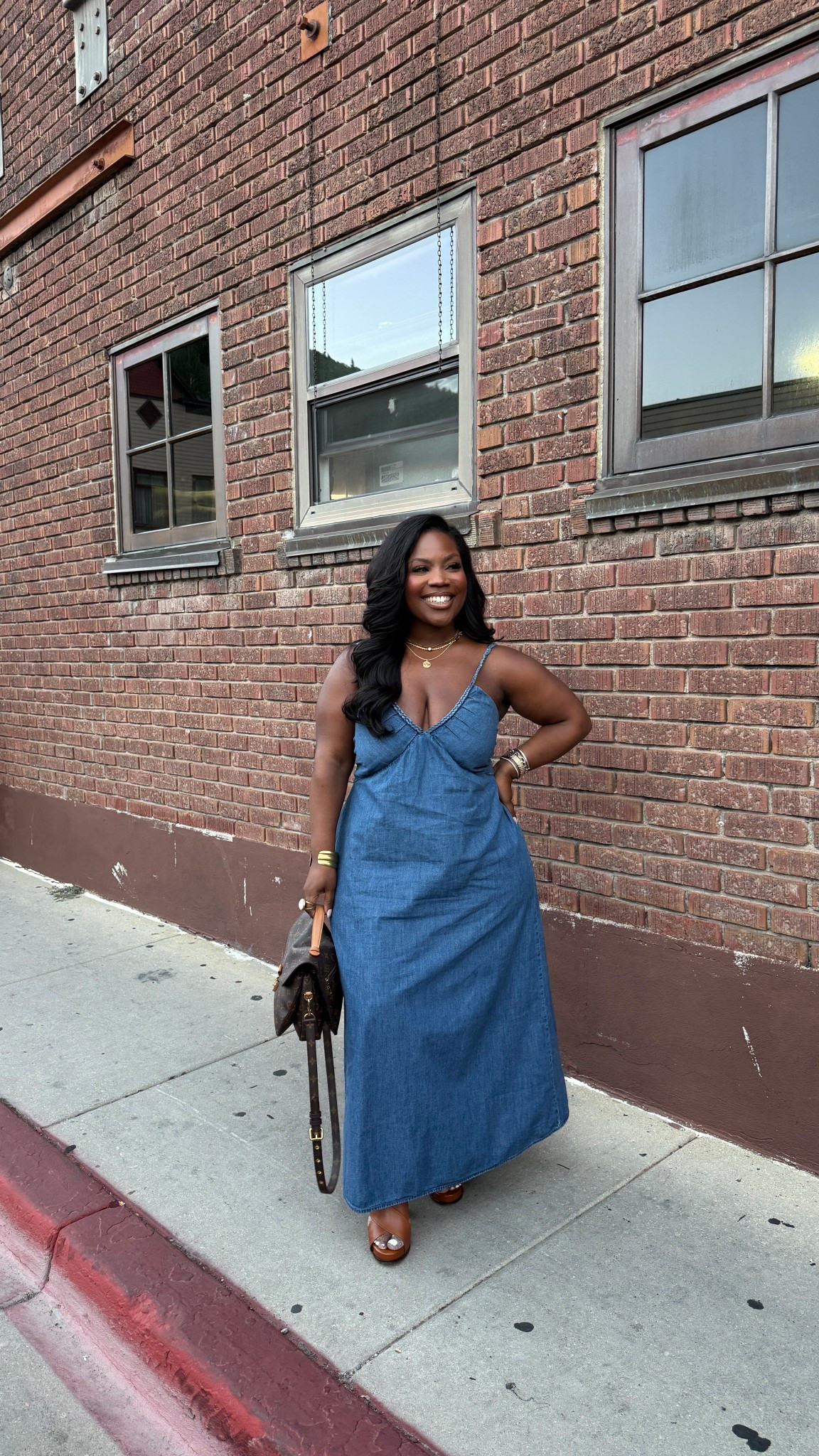 Stunning denim dress perfect for any season.

Sizing details:
Dress: 0

#LTKPetite #LTKMidsize #LTKPlusSize