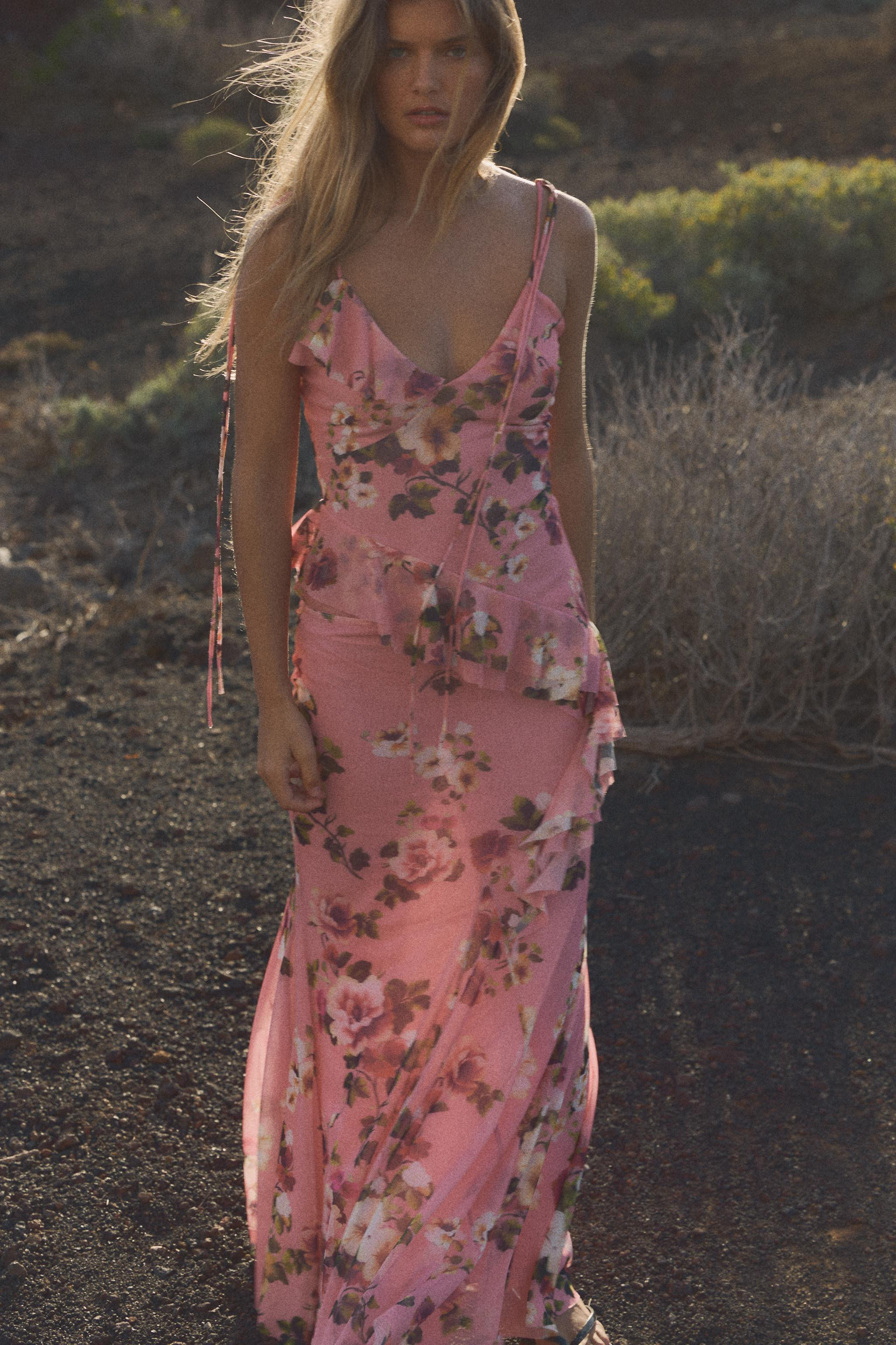 Long, high-waisted skirt with elastic waistband. Interior lining. | Zara US